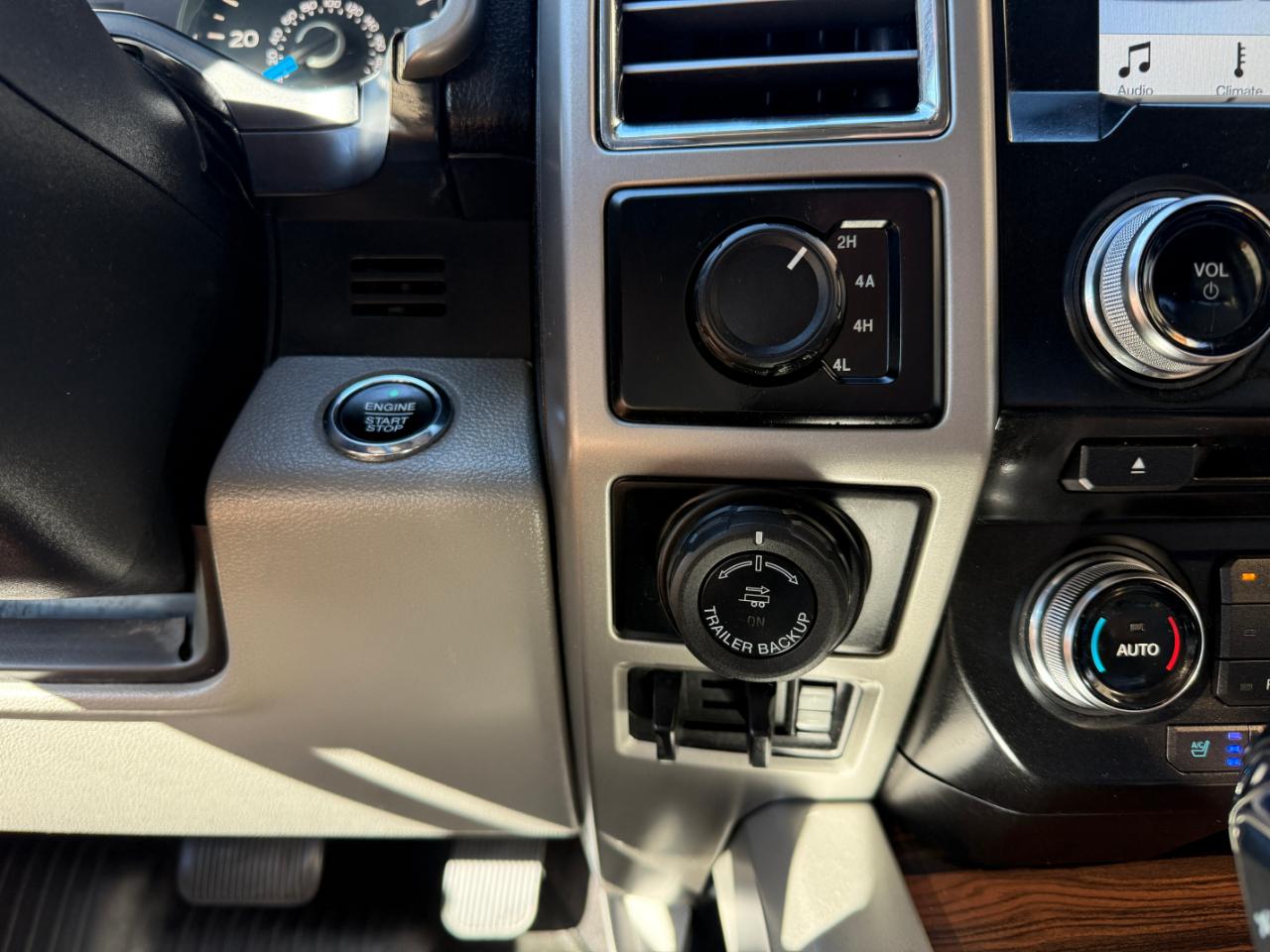 Ford F-150 4WD SuperCrew 157" Lariat 2016