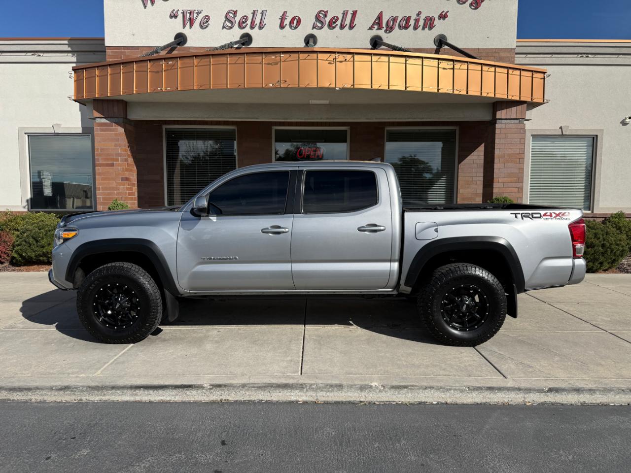 Toyota Tacoma TRD Off Road Double Cab 5' Bed V6 4x4 AT (Natl) 2017