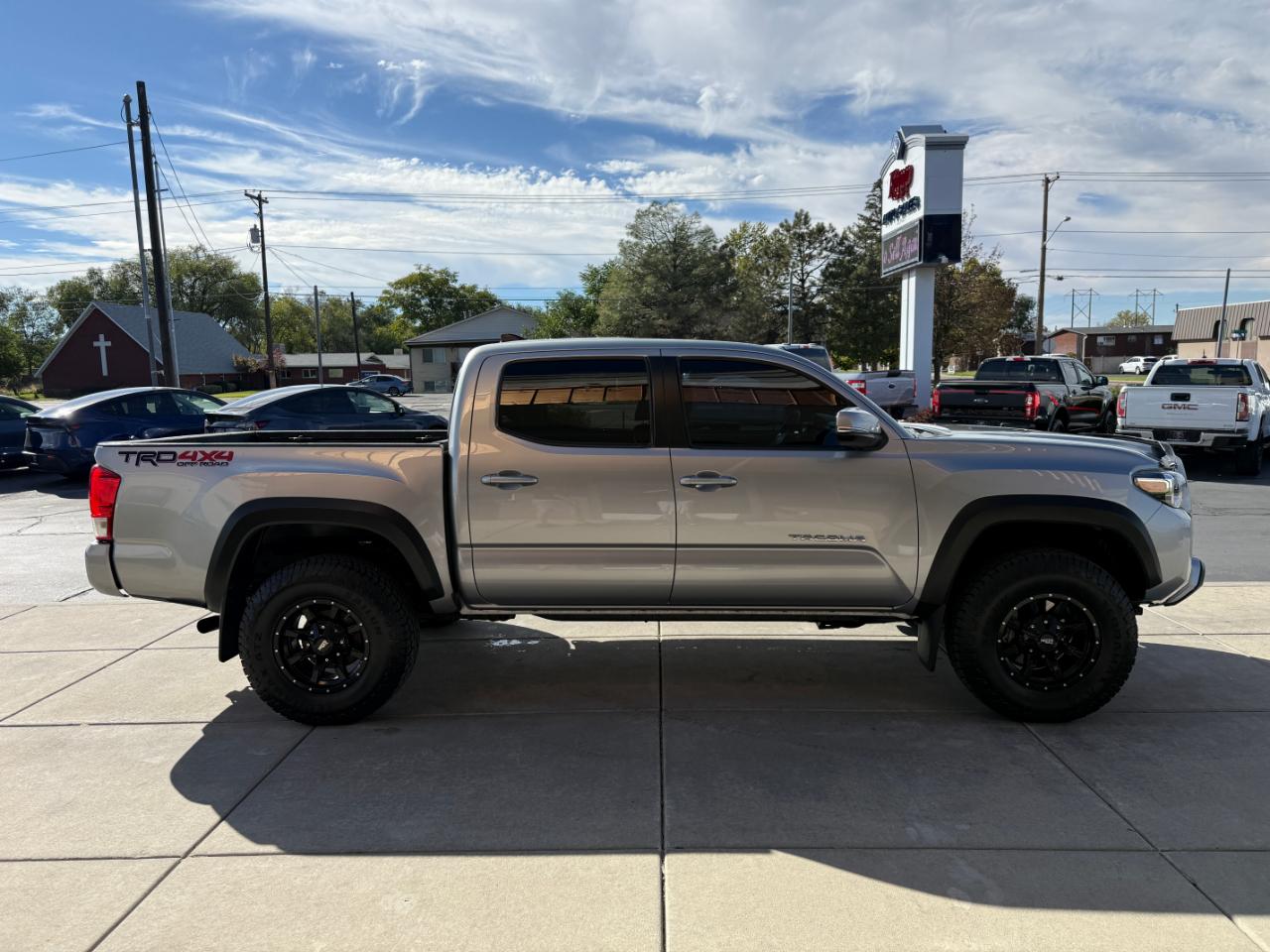 Toyota Tacoma TRD Off Road Double Cab 5' Bed V6 4x4 AT (Natl) 2017