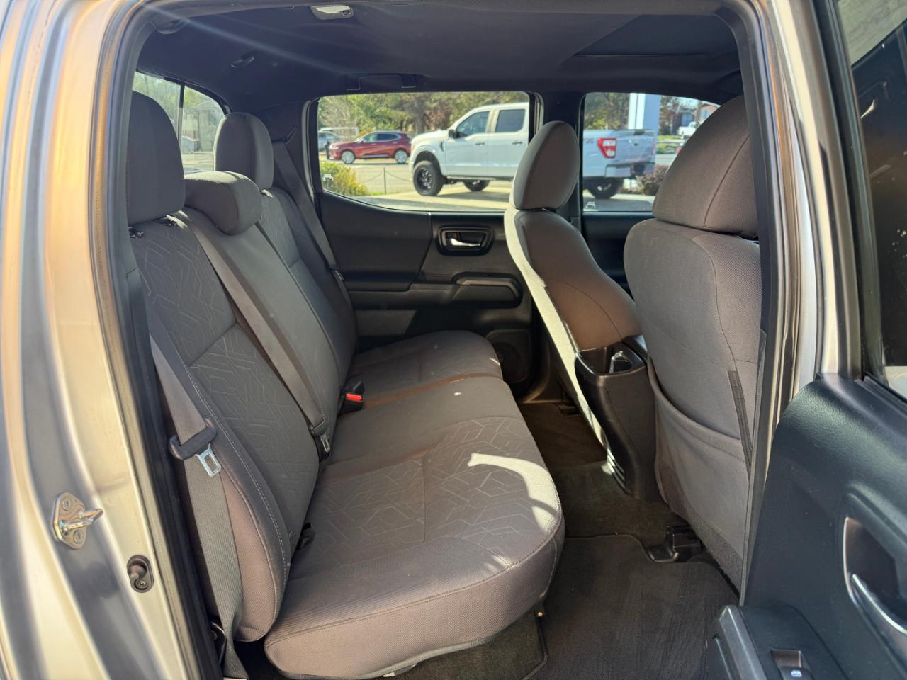 Toyota Tacoma TRD Off Road Double Cab 5' Bed V6 4x4 AT (Natl) 2017