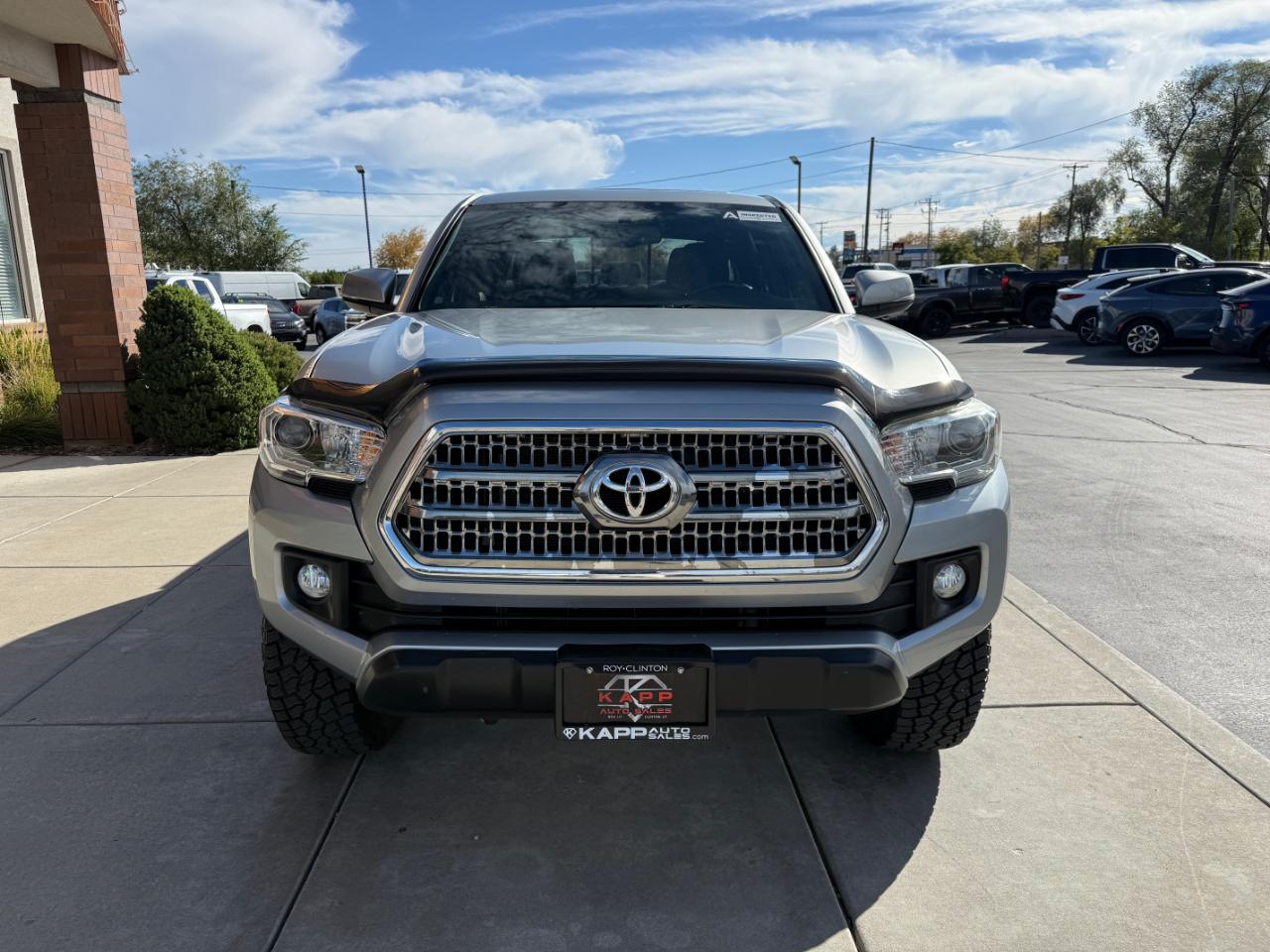 Toyota Tacoma TRD Off Road Double Cab 5' Bed V6 4x4 AT (Natl) 2017