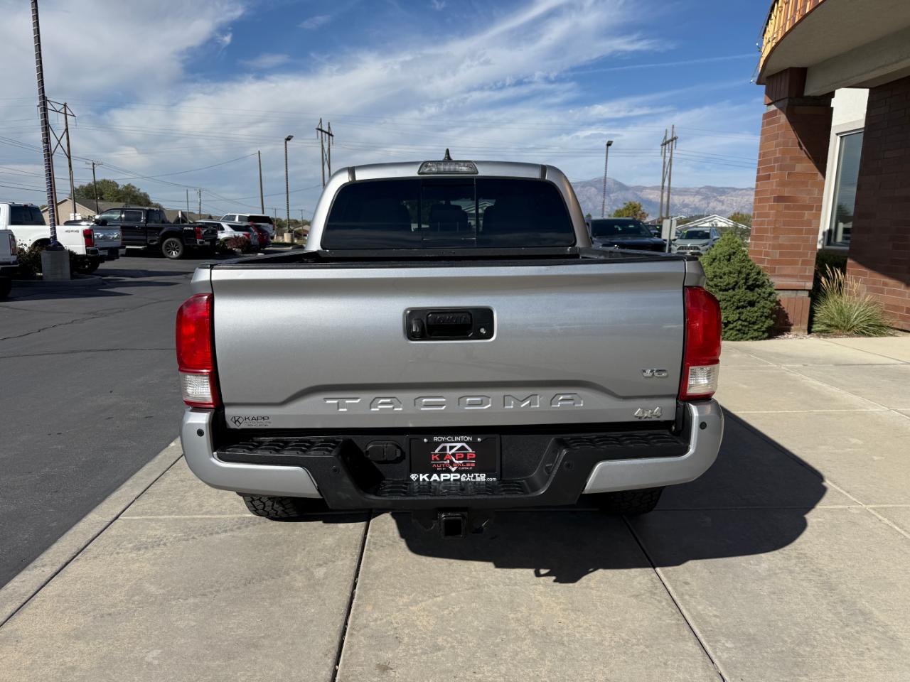 Toyota Tacoma TRD Off Road Double Cab 5' Bed V6 4x4 AT (Natl) 2017