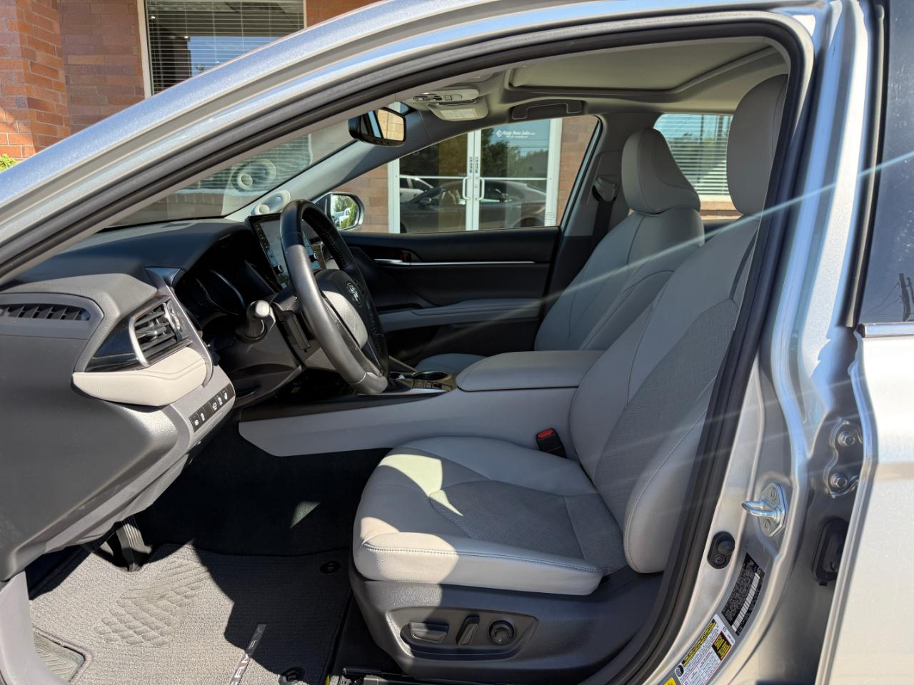 Toyota Camry Hybrid XSE CVT (Natl) 2022