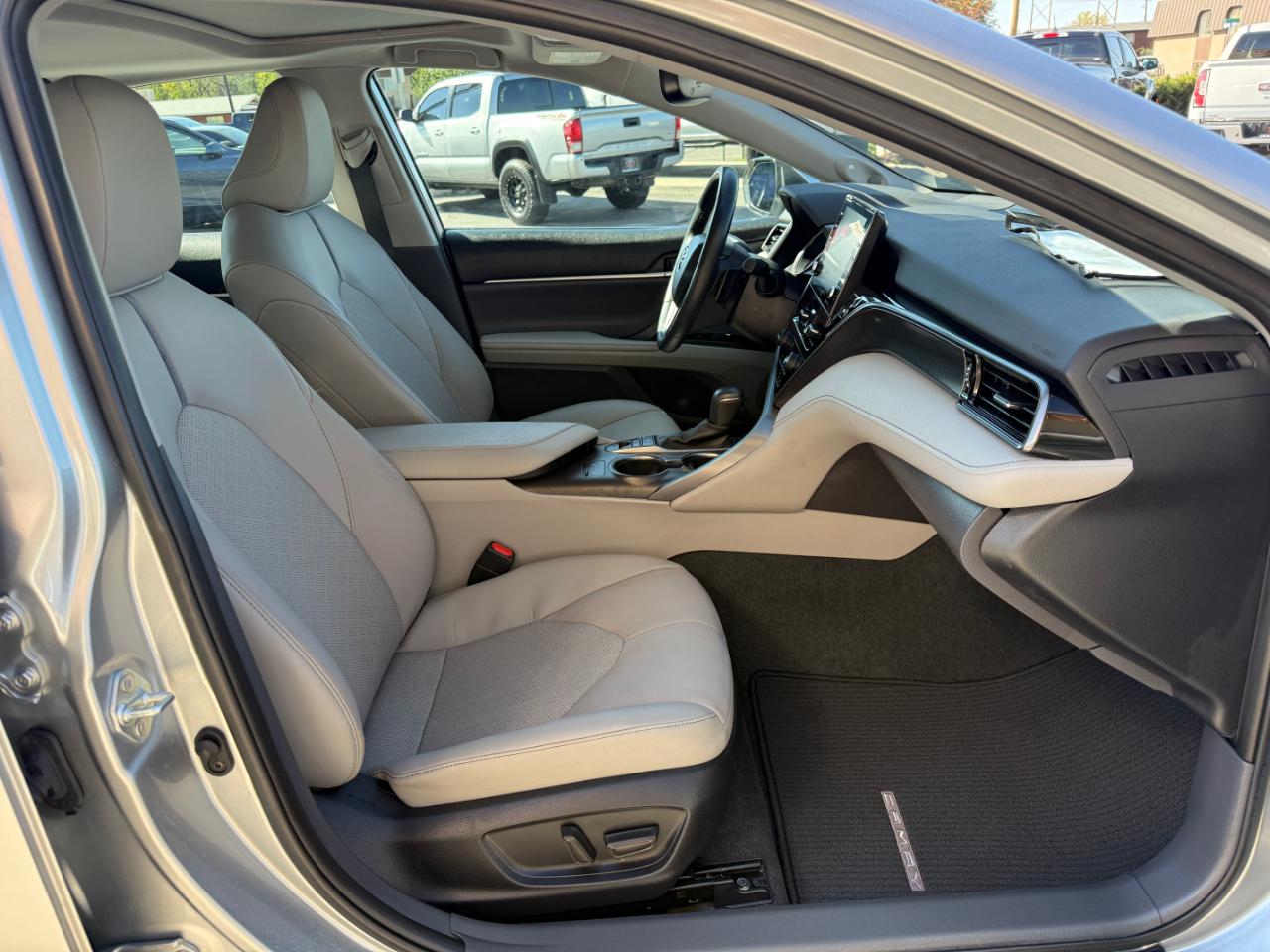 Toyota Camry Hybrid XSE CVT (Natl) 2022