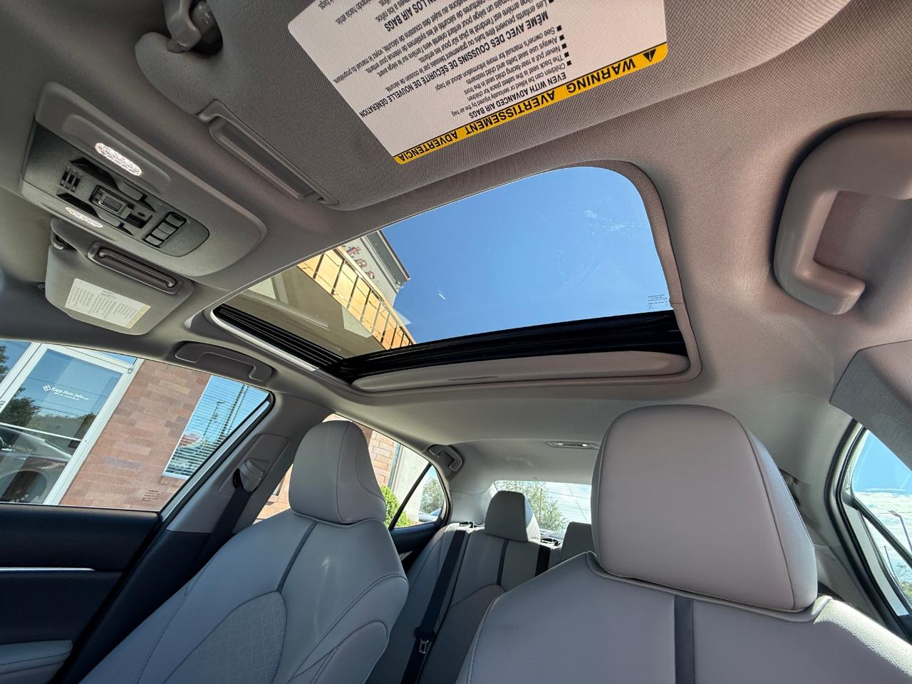 Toyota Camry Hybrid XSE CVT (Natl) 2022