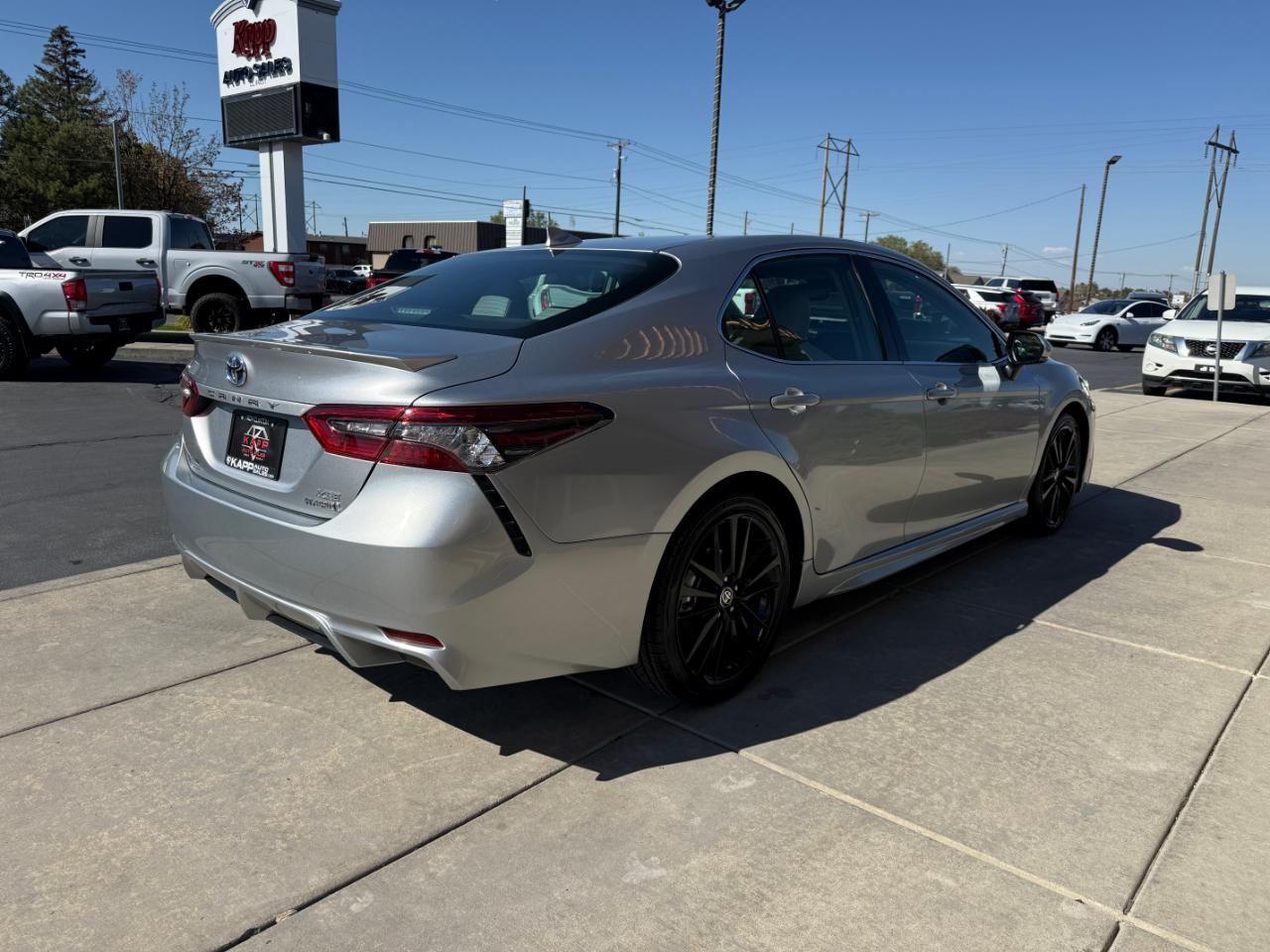 Toyota Camry Hybrid XSE CVT (Natl) 2022
