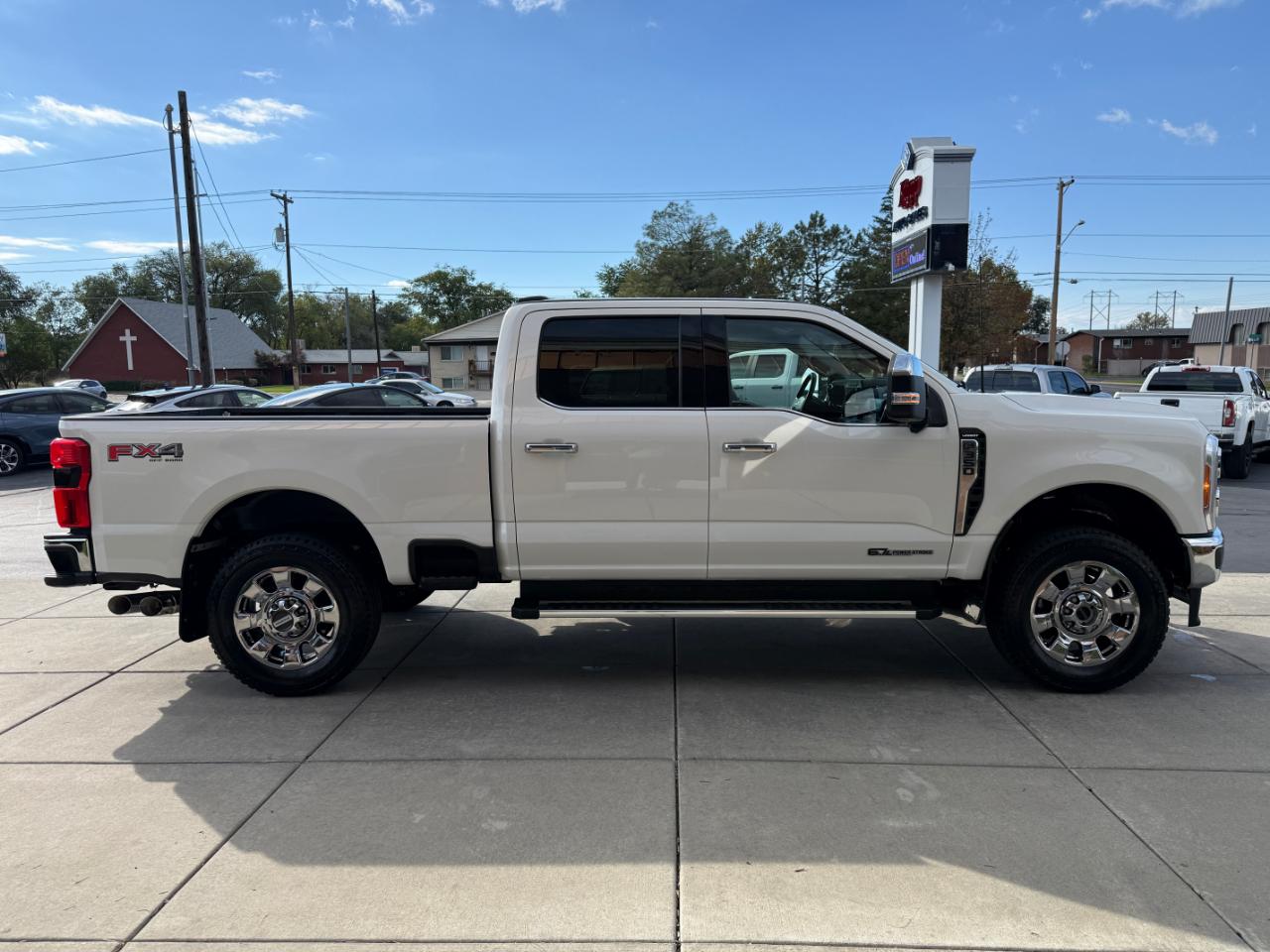 Ford Super Duty F-350 SRW Lariat 4WD Crew Cab 6.75' Box 2023