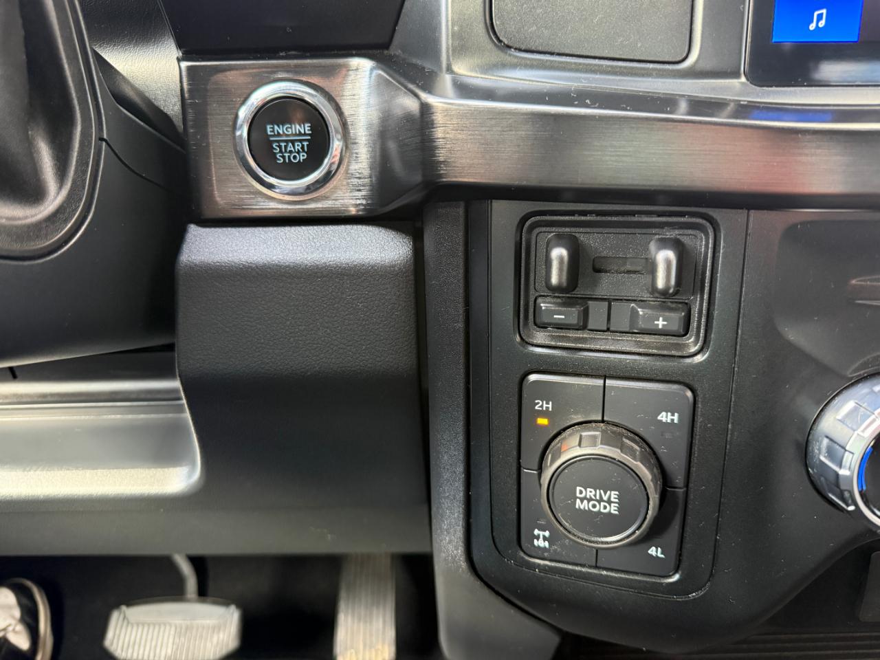 Ford Super Duty F-350 SRW Lariat 4WD Crew Cab 6.75' Box 2023