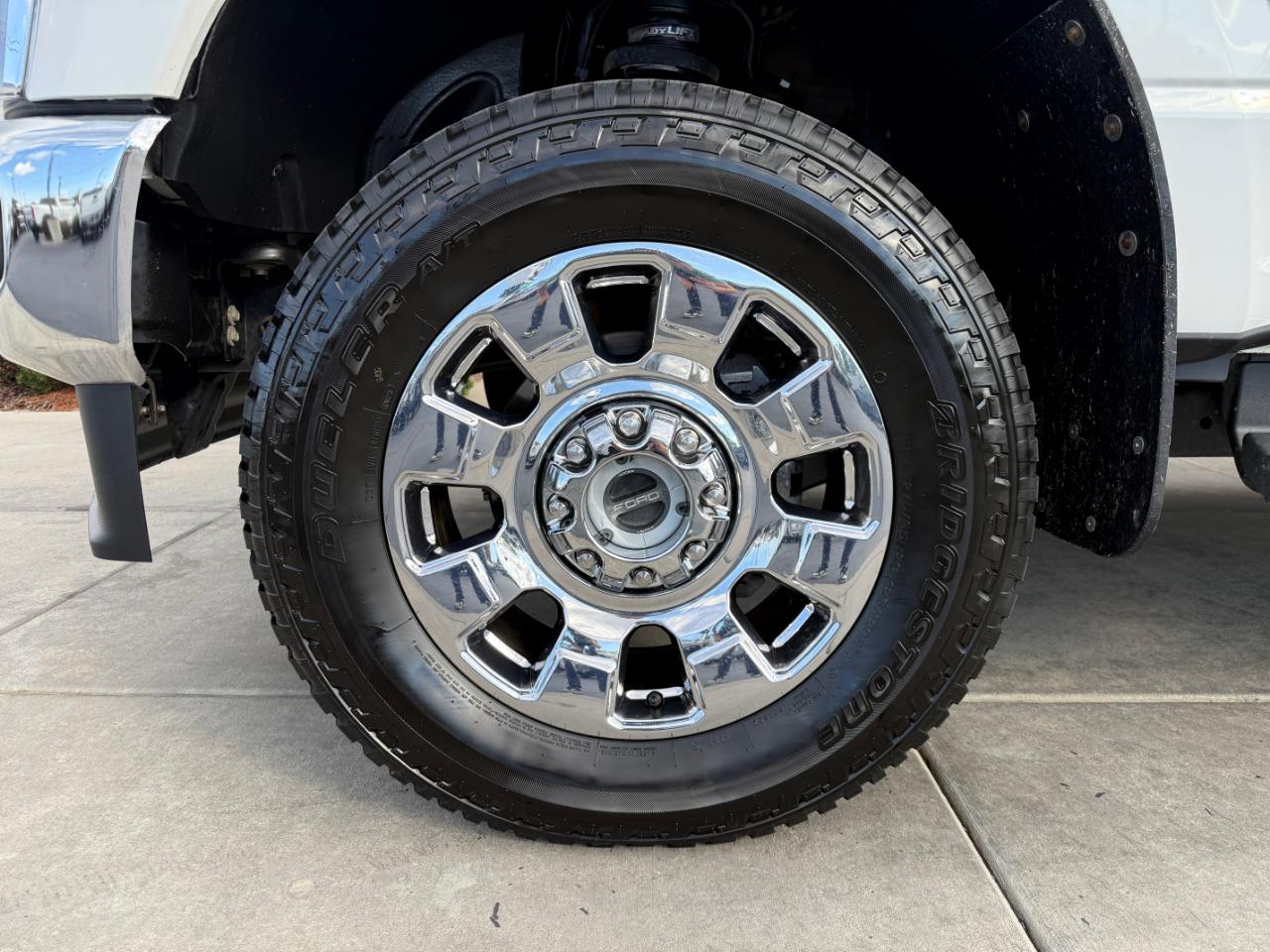 Ford Super Duty F-350 SRW Lariat 4WD Crew Cab 6.75' Box 2023