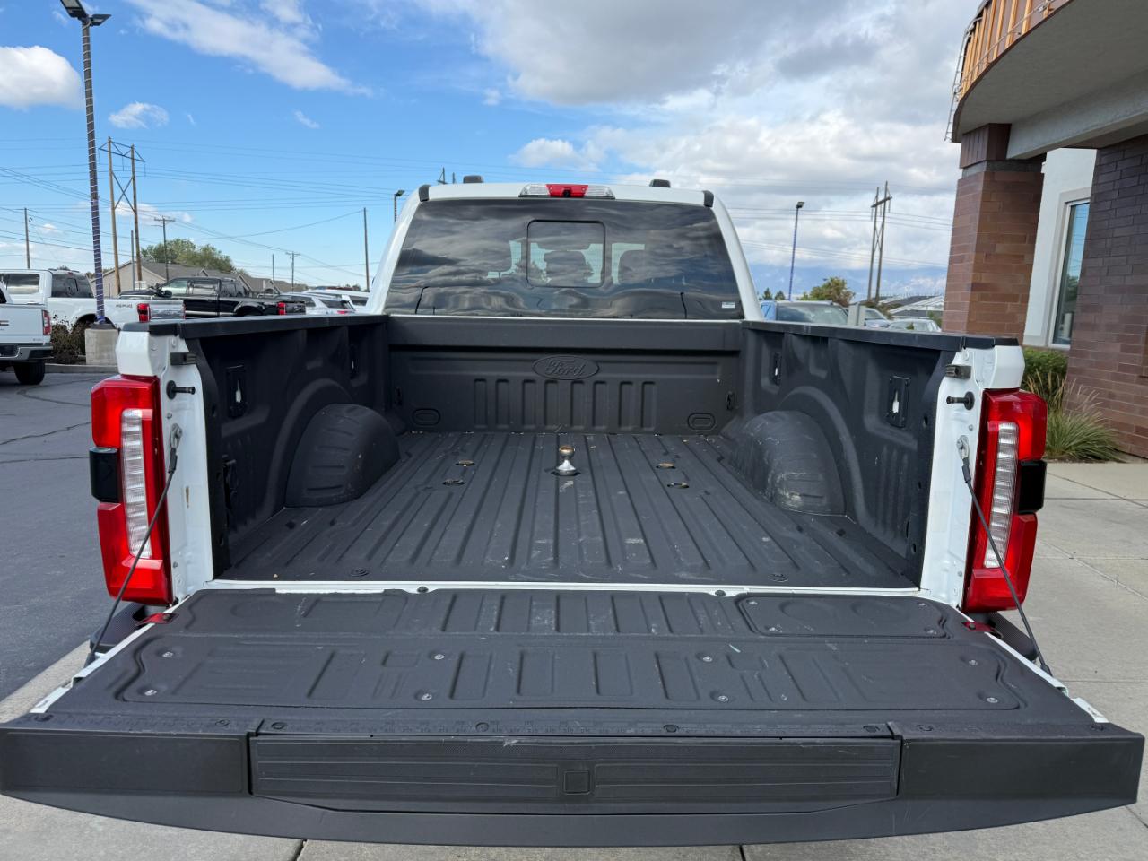 Ford Super Duty F-350 SRW Lariat 4WD Crew Cab 6.75' Box 2023