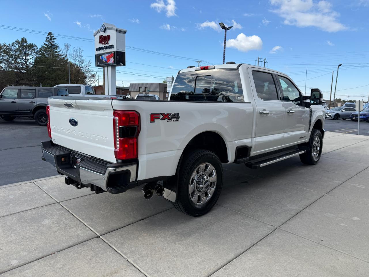 Ford Super Duty F-350 SRW Lariat 4WD Crew Cab 6.75' Box 2023