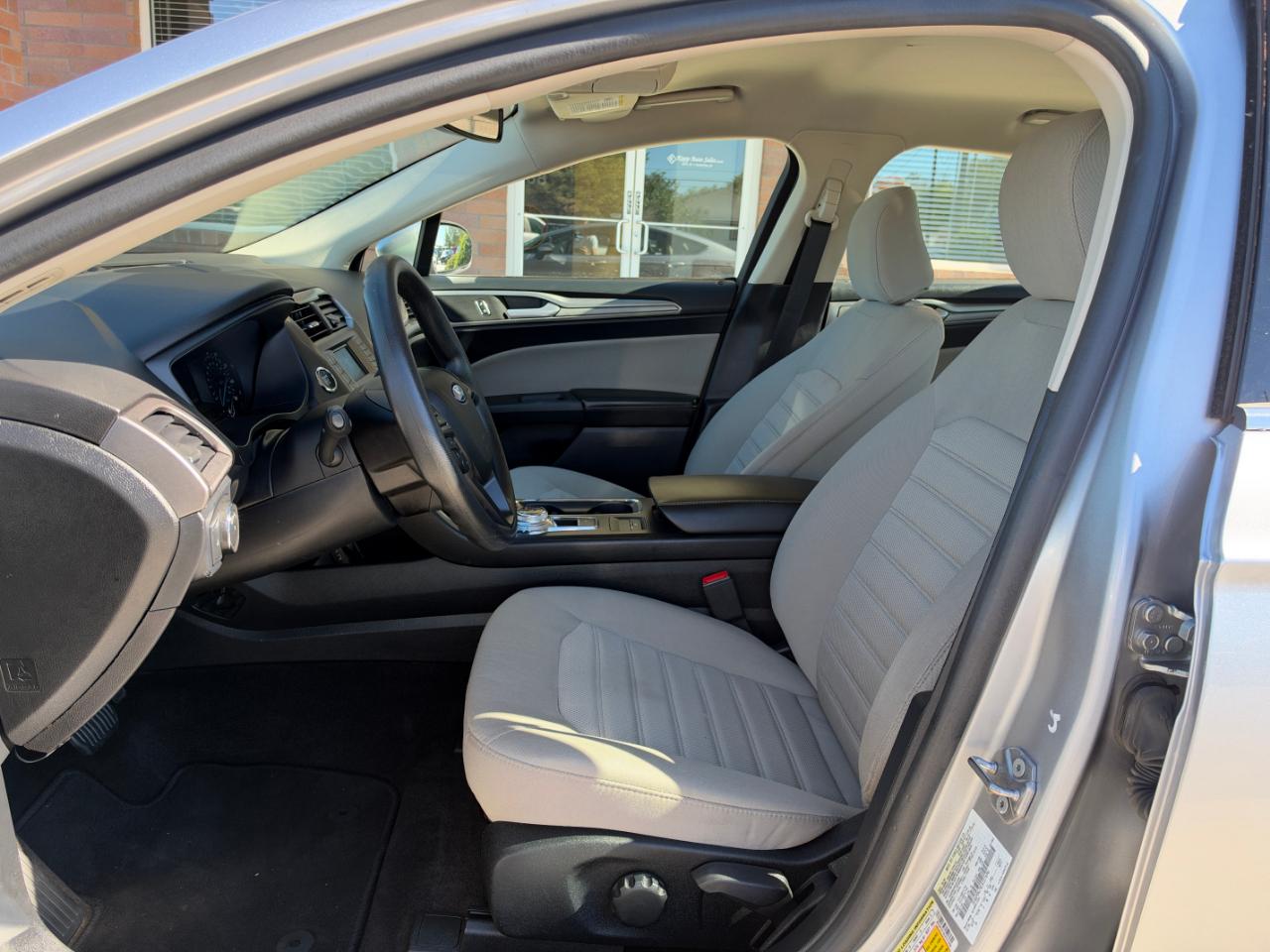 Ford Fusion S FWD 2020
