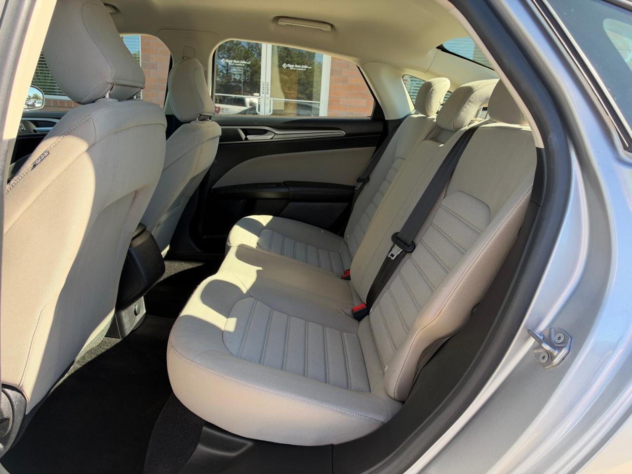 Ford Fusion S FWD 2020