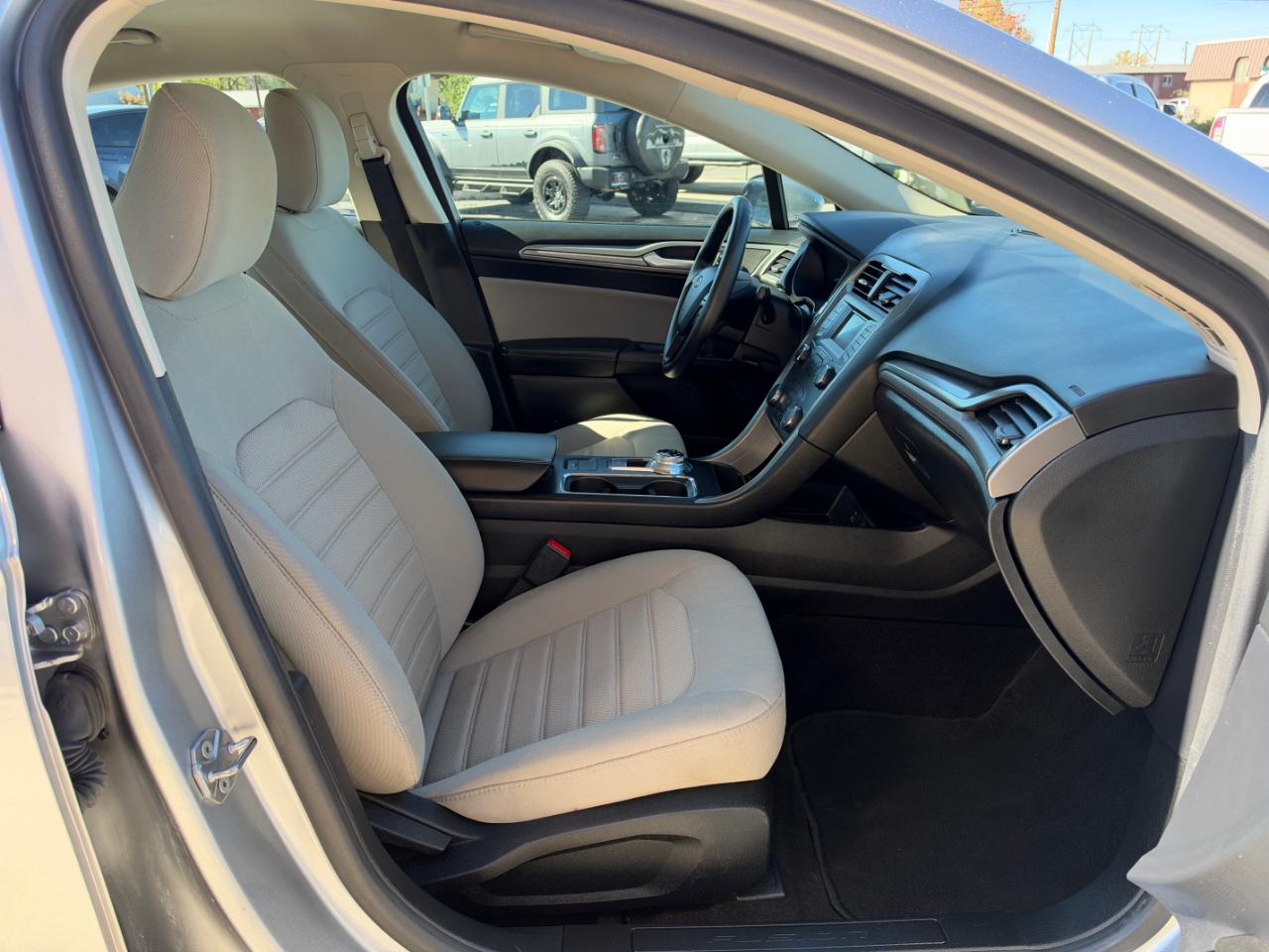 Ford Fusion S FWD 2020