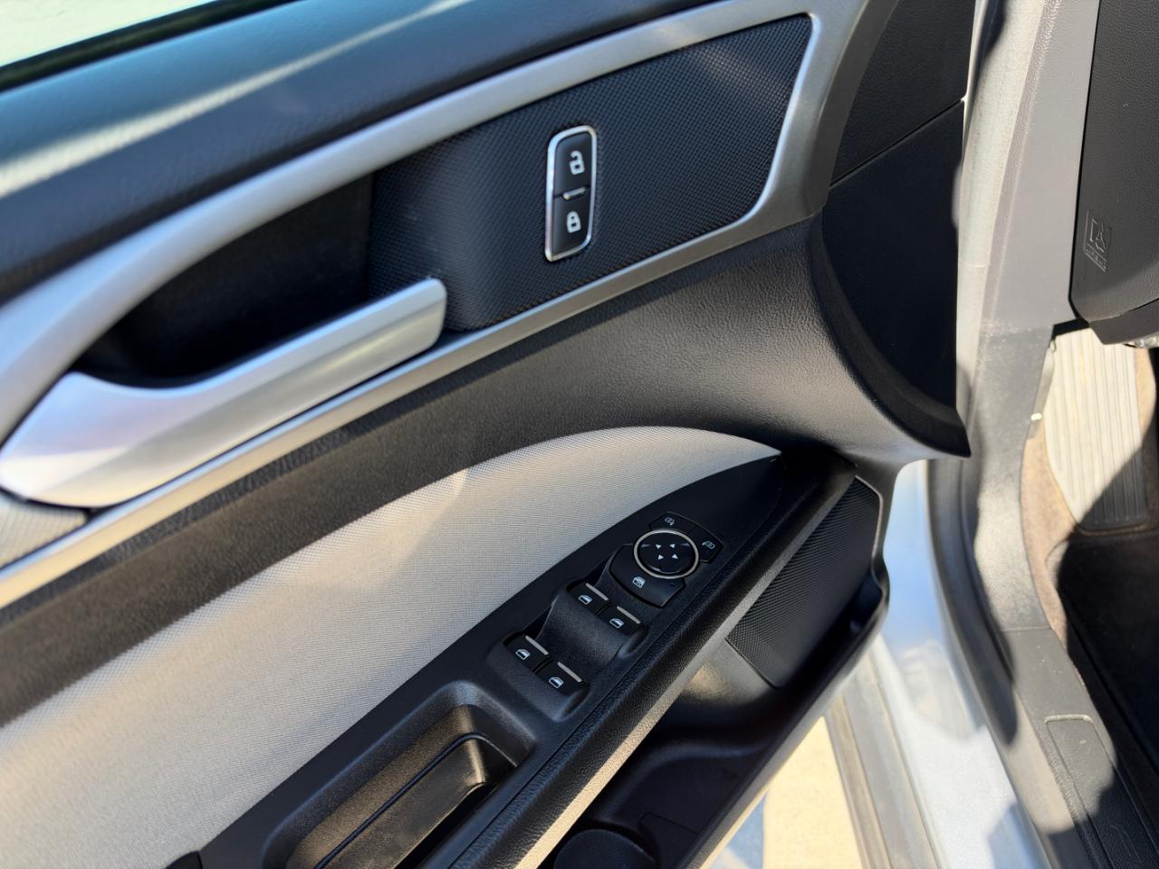 Ford Fusion S FWD 2020