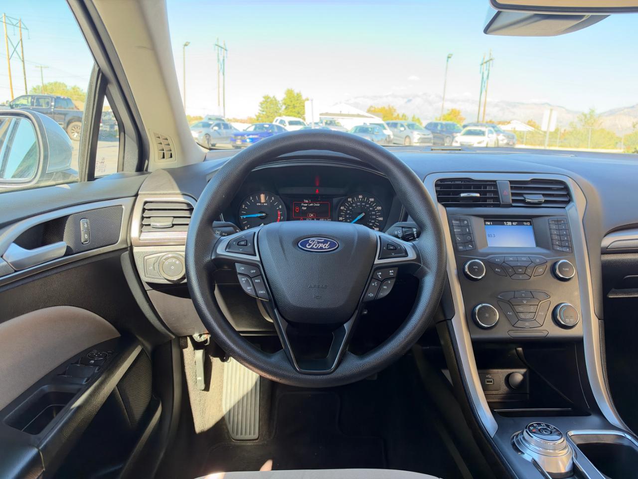 Ford Fusion S FWD 2020