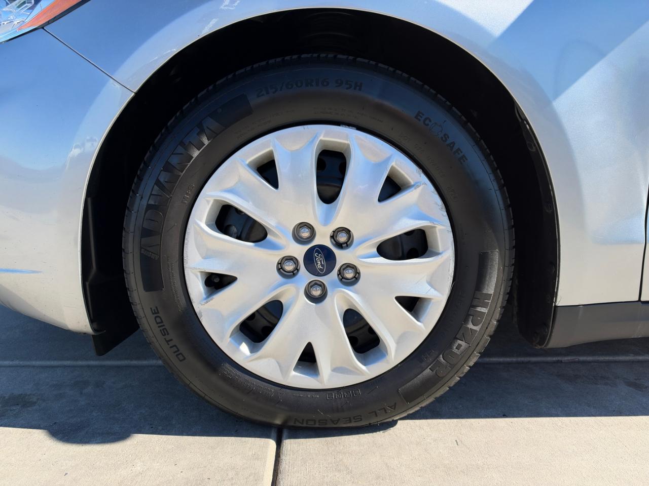 Ford Fusion S FWD 2020