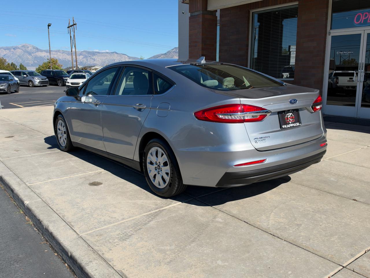 Ford Fusion S FWD 2020