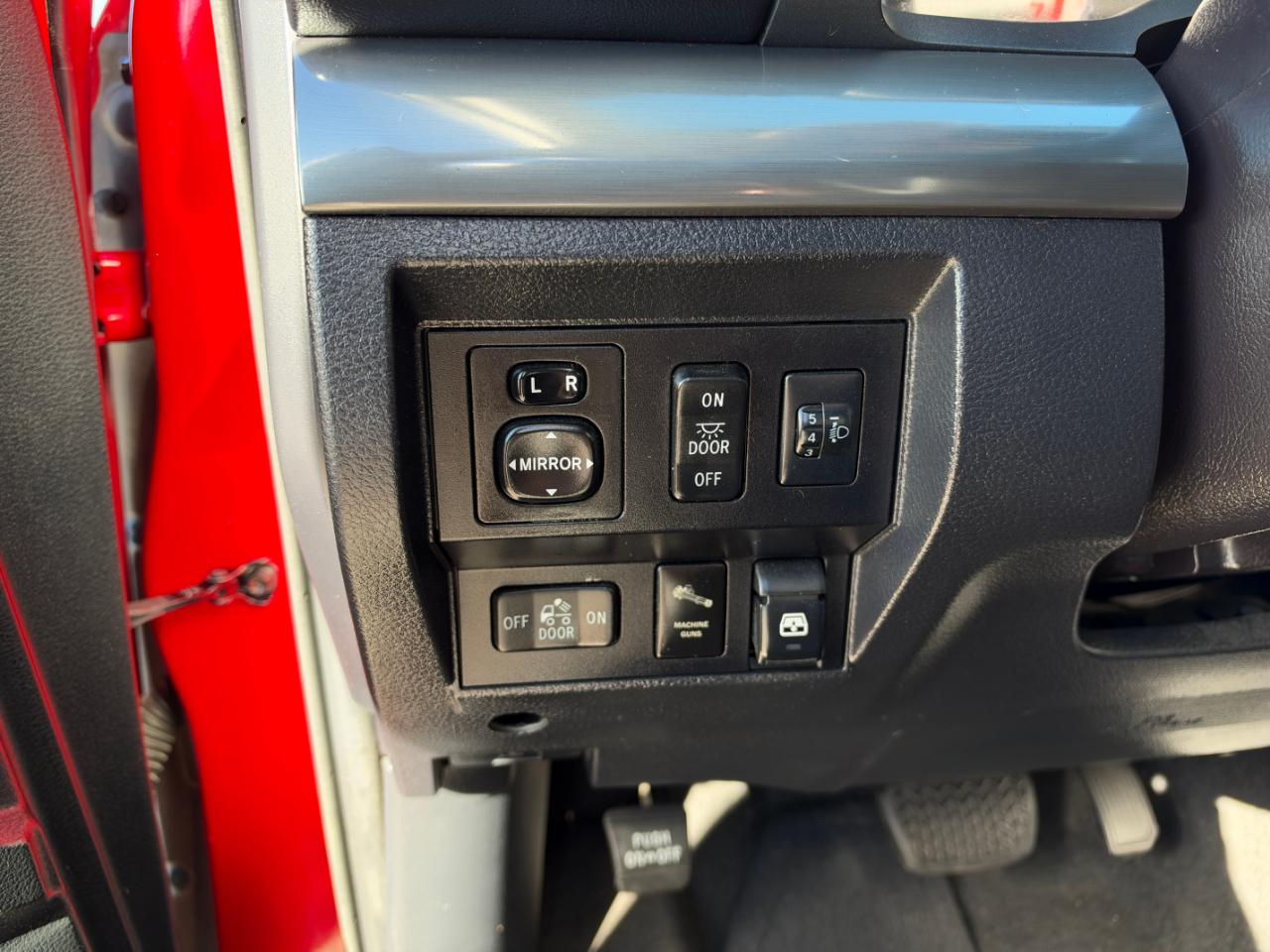Toyota Tundra 4WD TRD Pro CrewMax 5.5' Bed 5.7L (Natl) 2017
