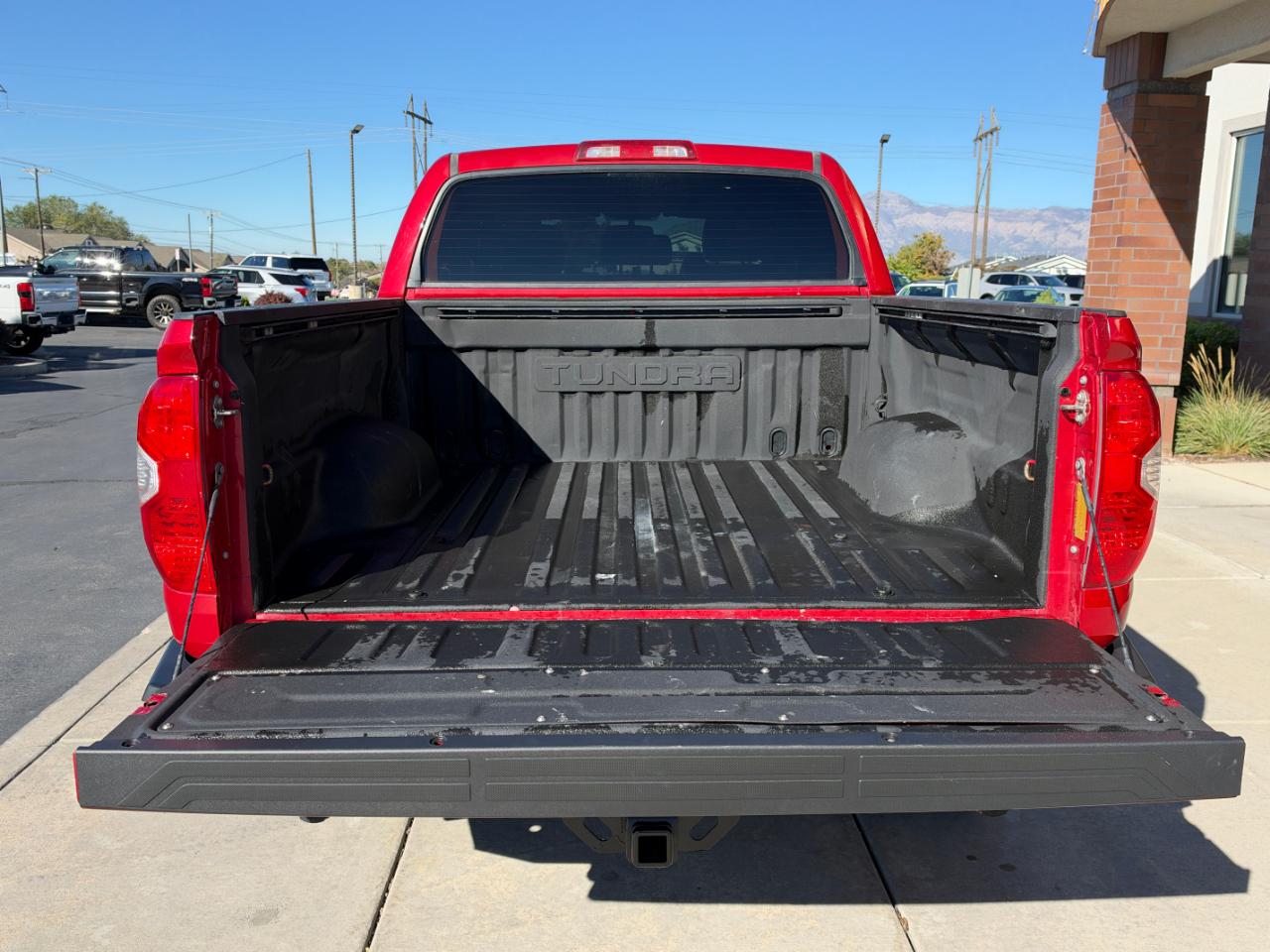 Toyota Tundra 4WD TRD Pro CrewMax 5.5' Bed 5.7L (Natl) 2017