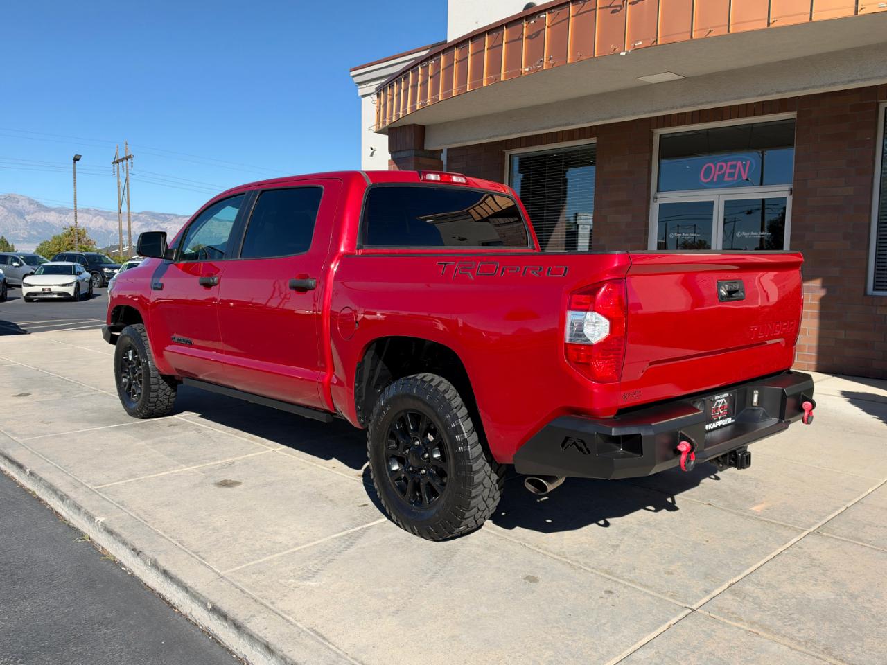 Toyota Tundra 4WD TRD Pro CrewMax 5.5' Bed 5.7L (Natl) 2017