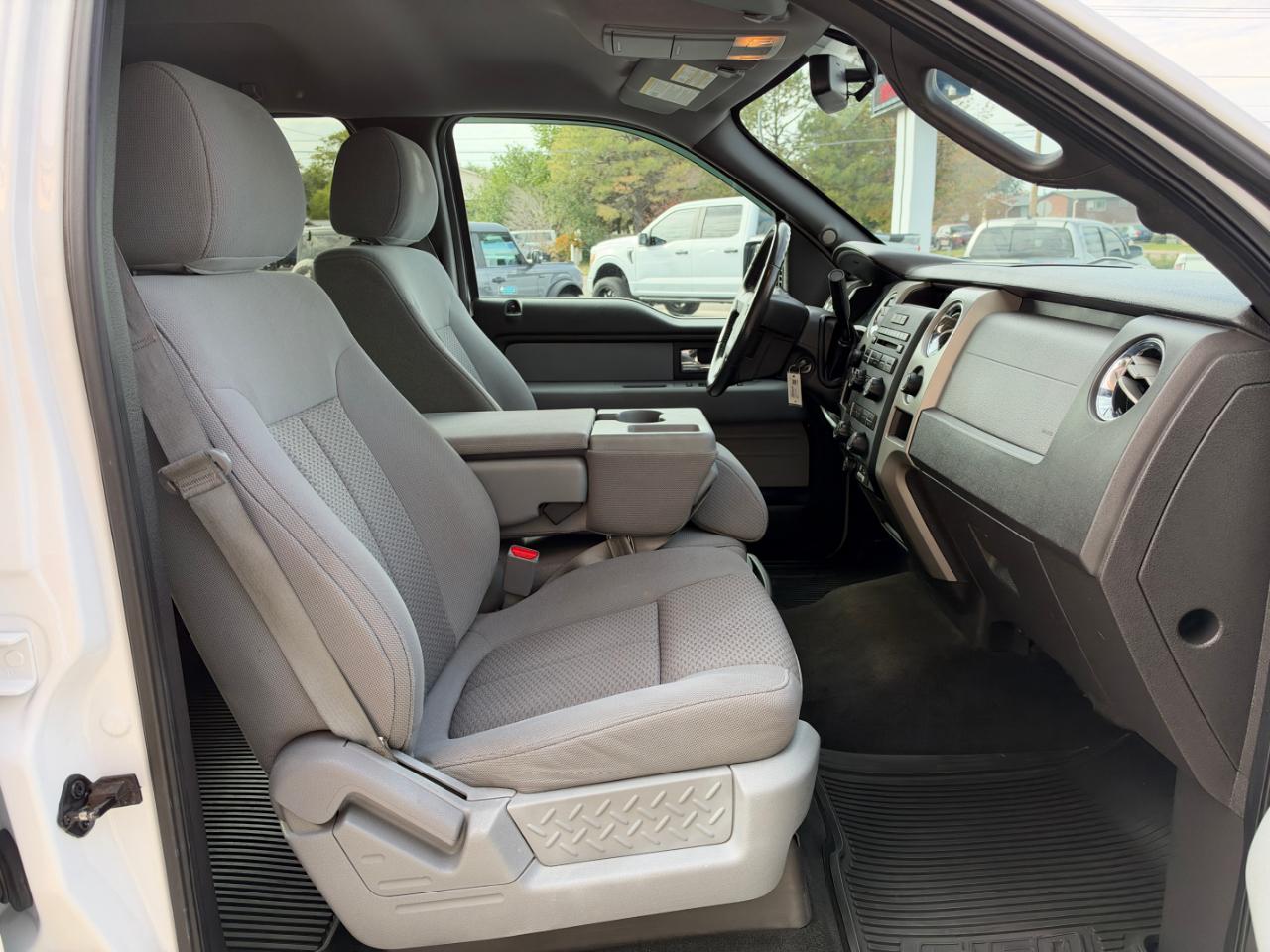 Ford F-150 4WD SuperCrew 145" XLT 2012