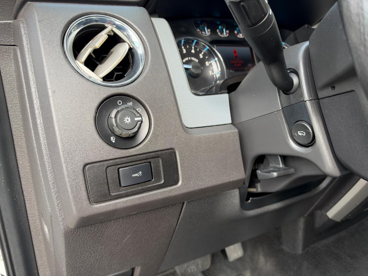Ford F-150 4WD SuperCrew 145" XLT 2012