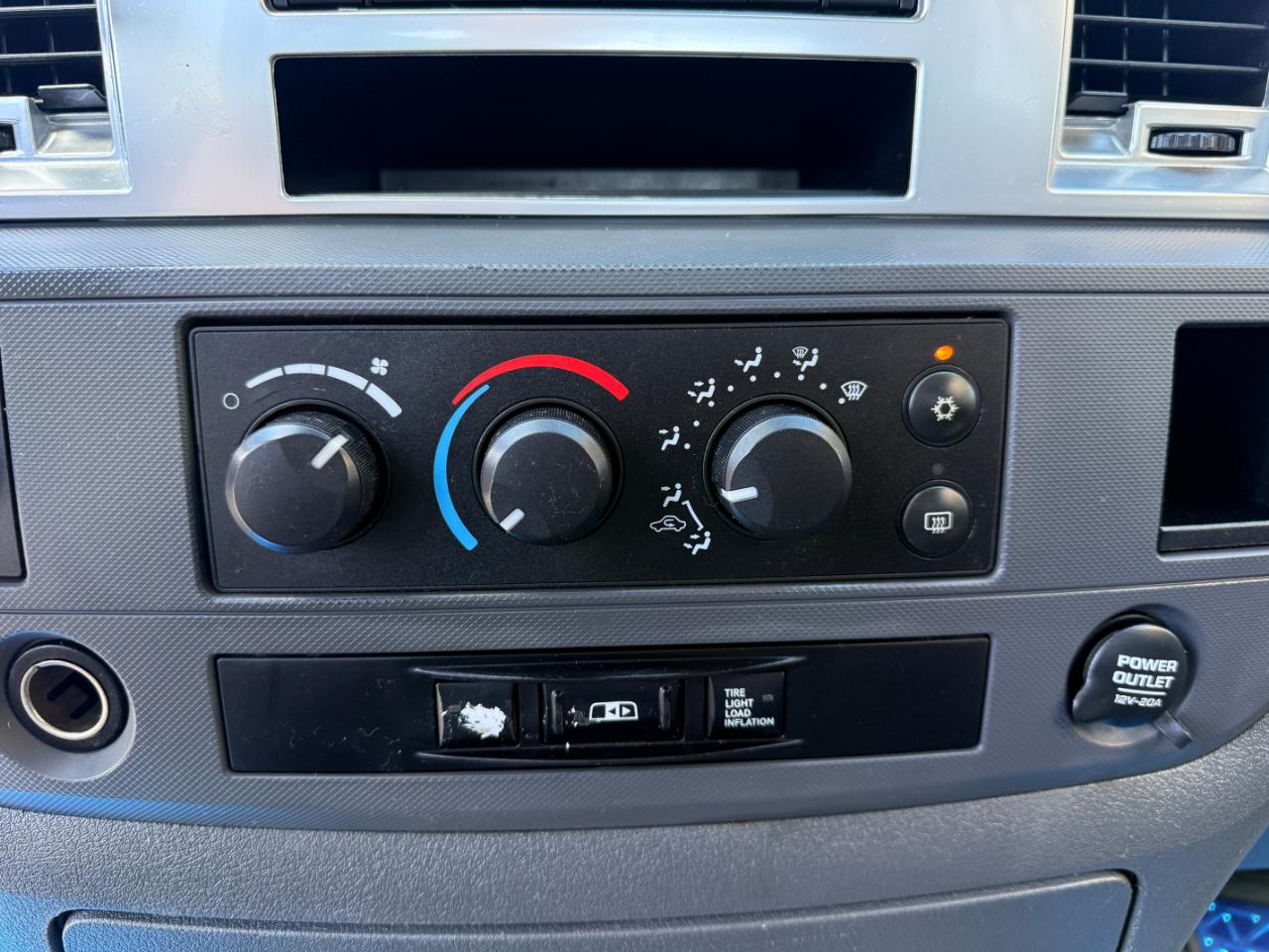 Dodge Ram 2500 4WD Quad Cab 140.5" SLT 2009