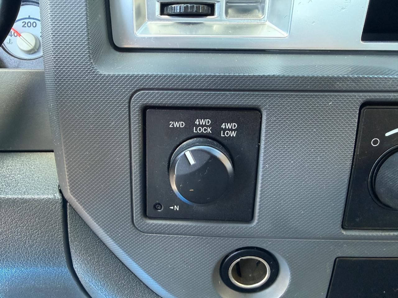 Dodge Ram 2500 4WD Quad Cab 140.5" SLT 2009