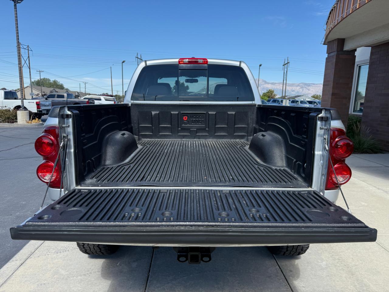 Dodge Ram 2500 4WD Quad Cab 140.5" SLT 2009