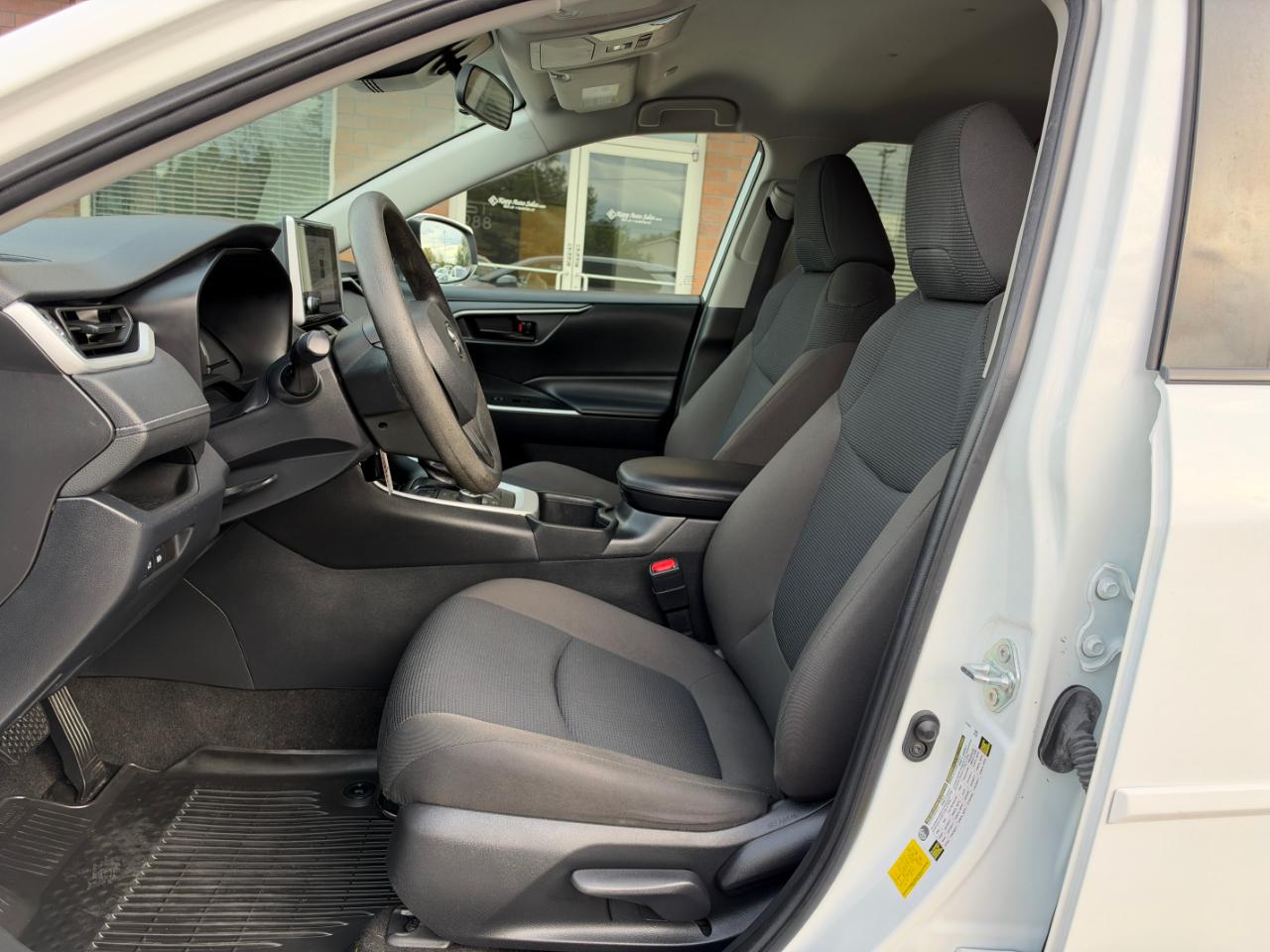Toyota RAV4 Hybrid LE AWD (Natl) 2023