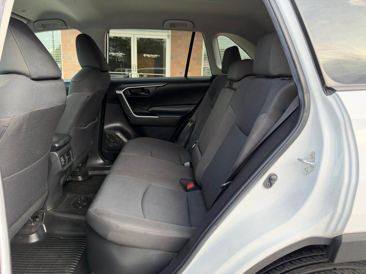 Toyota RAV4 Hybrid LE AWD (Natl) 2023