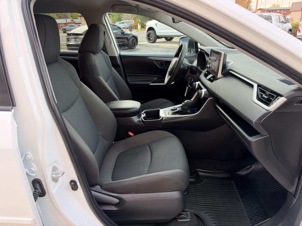 Toyota RAV4 Hybrid LE AWD (Natl) 2023