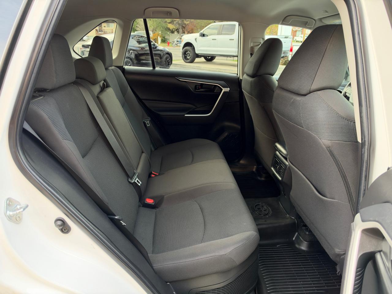 Toyota RAV4 Hybrid LE AWD (Natl) 2023