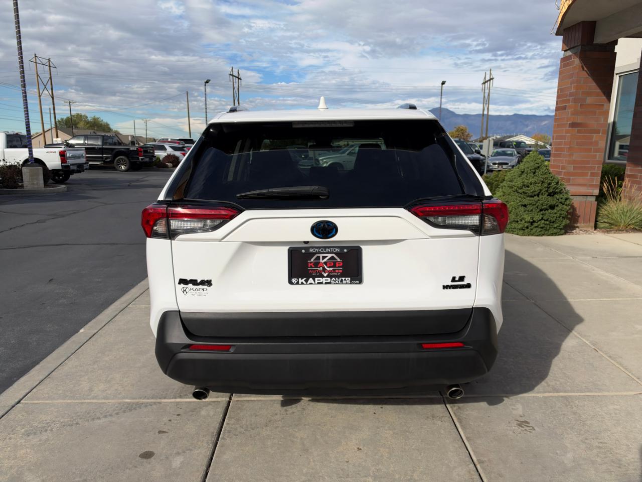 Toyota RAV4 Hybrid LE AWD (Natl) 2023