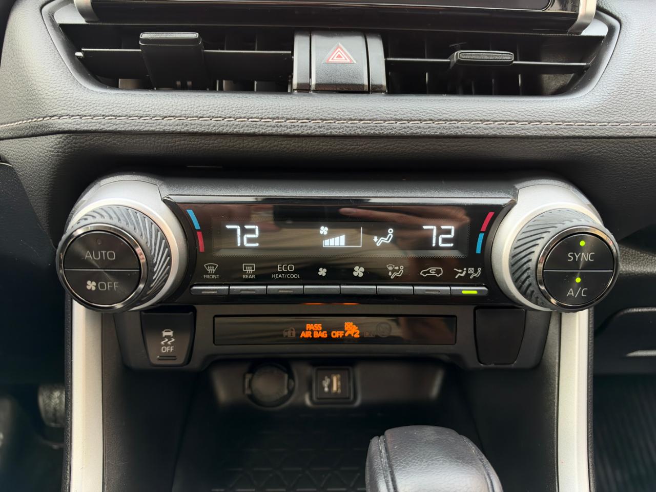 Toyota RAV4 Hybrid LE AWD (Natl) 2023