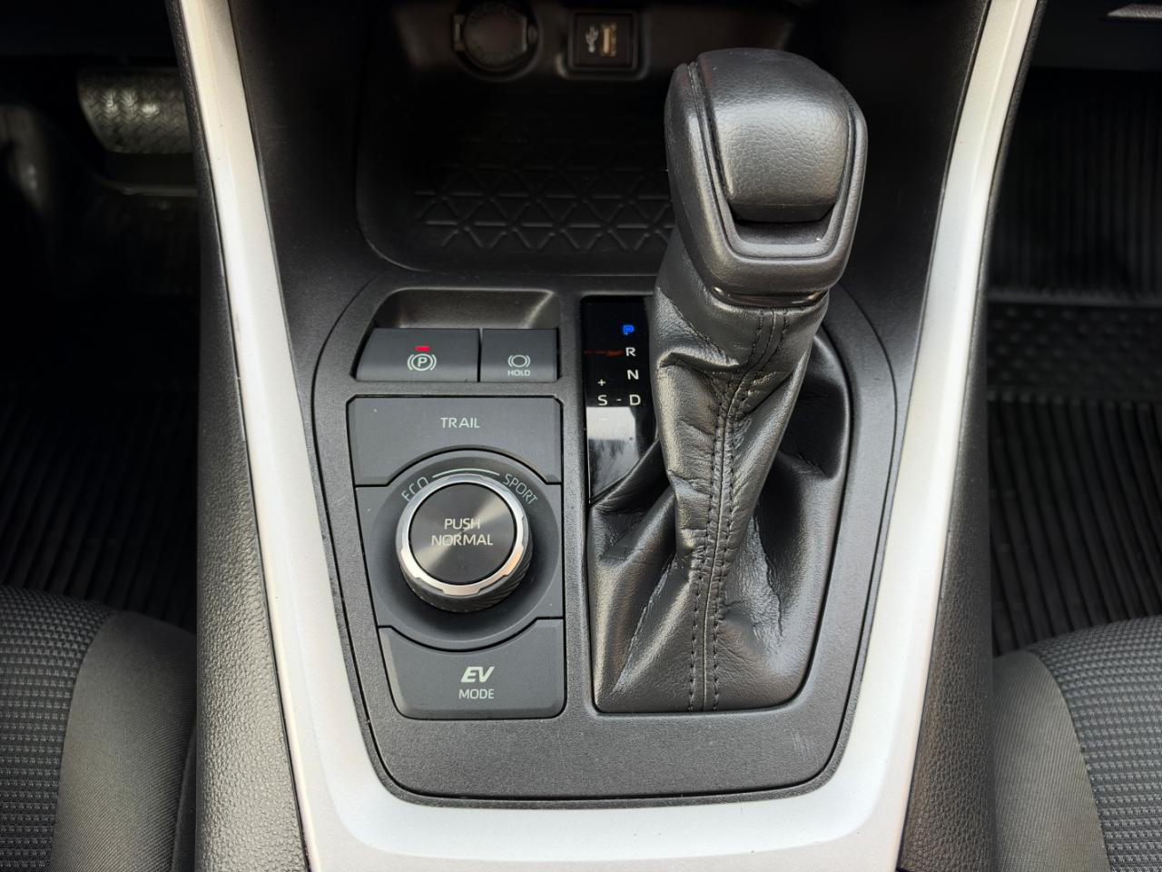 Toyota RAV4 Hybrid LE AWD (Natl) 2023