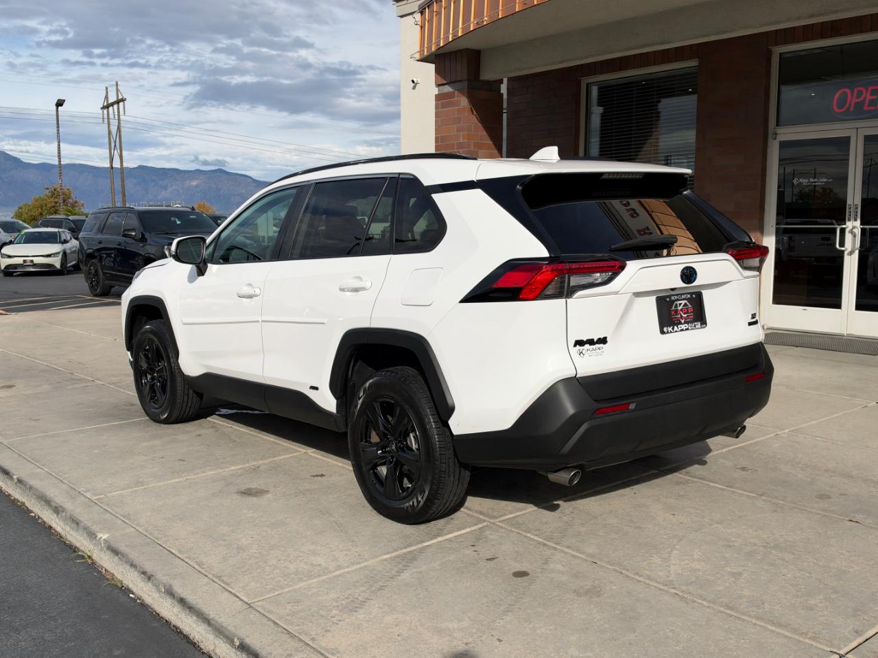 Toyota RAV4 Hybrid LE AWD (Natl) 2023