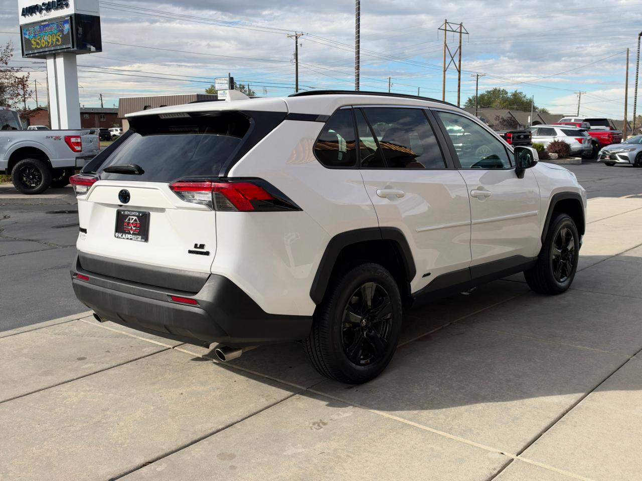 Toyota RAV4 Hybrid LE AWD (Natl) 2023