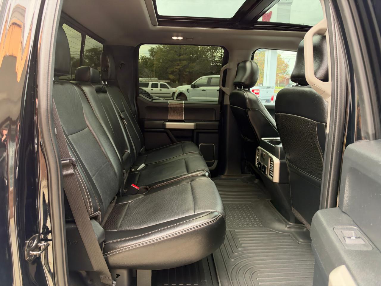 Ford Super Duty F-350 SRW Lariat 4WD Crew Cab 8' Box 2017