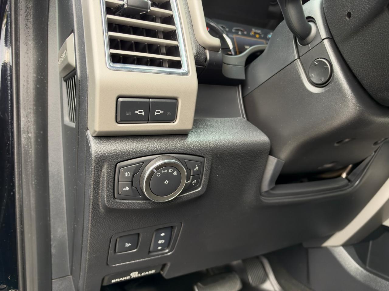 Ford Super Duty F-350 SRW Lariat 4WD Crew Cab 8' Box 2017