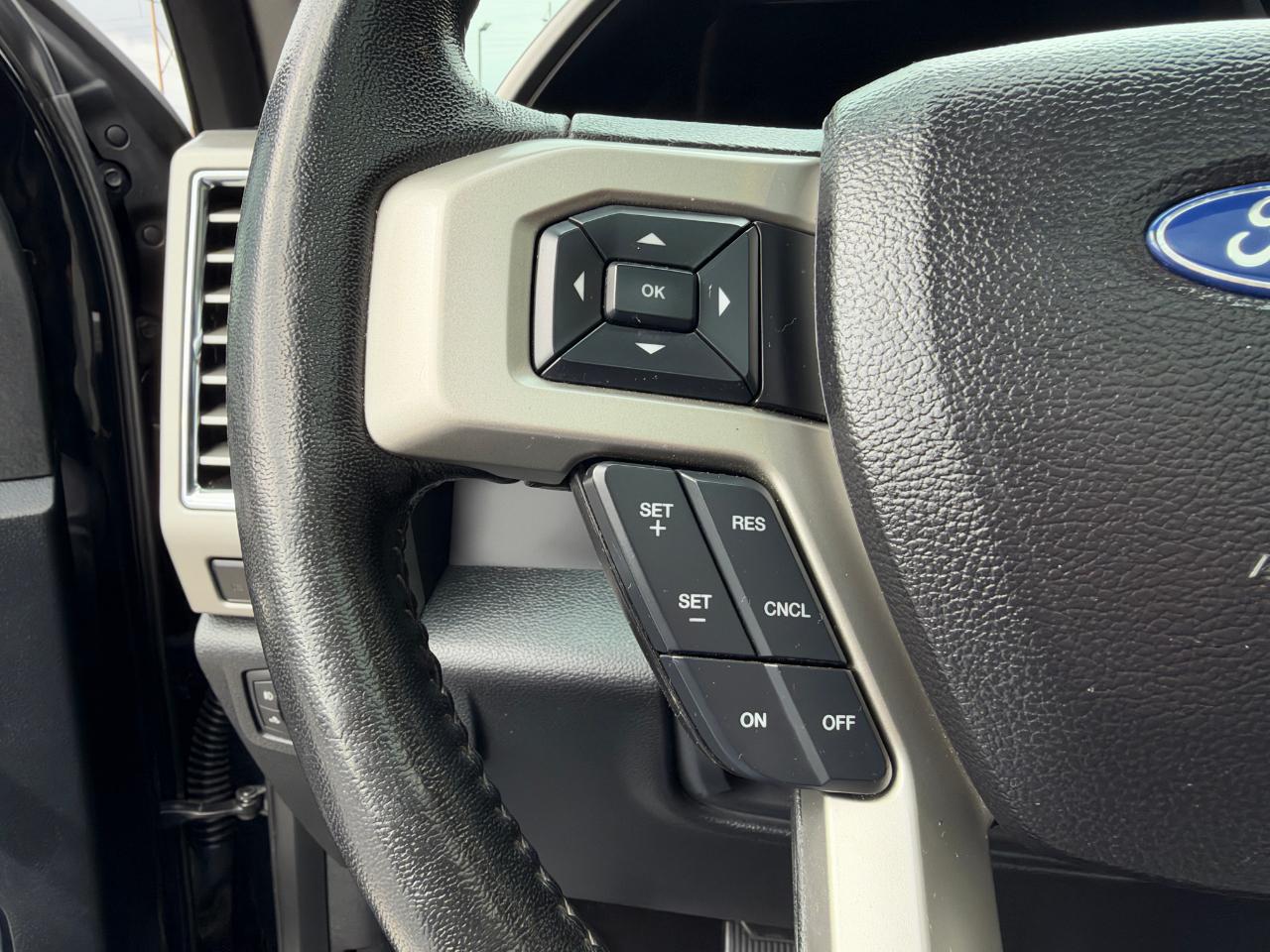Ford Super Duty F-350 SRW Lariat 4WD Crew Cab 8' Box 2017