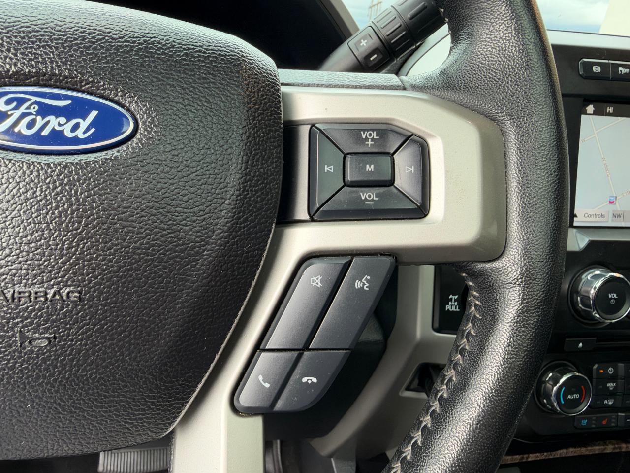 Ford Super Duty F-350 SRW Lariat 4WD Crew Cab 8' Box 2017