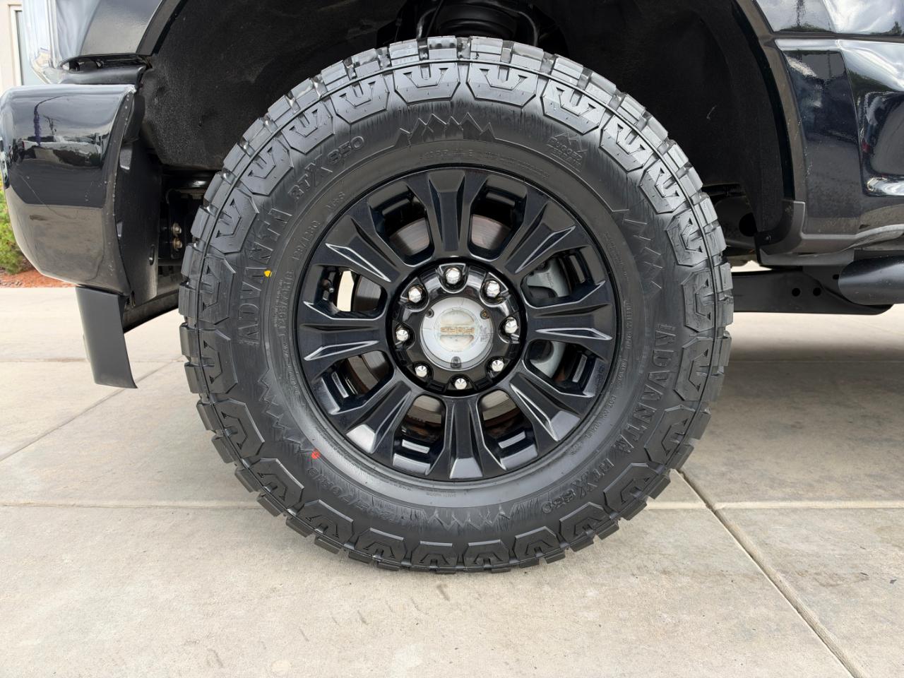 Ford Super Duty F-350 SRW Lariat 4WD Crew Cab 8' Box 2017