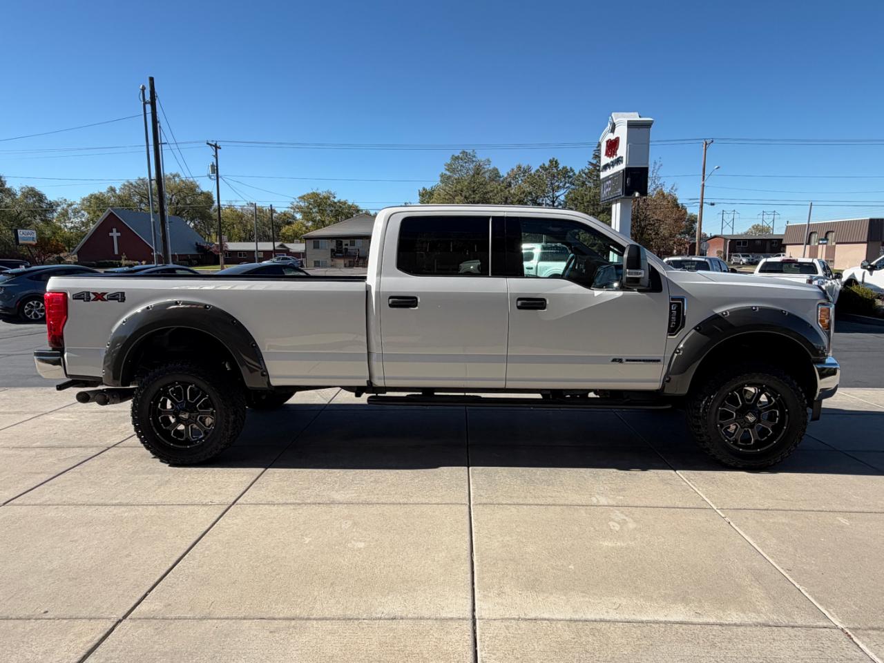 Ford Super Duty F-350 SRW XLT 4WD Crew Cab 8' Box 2017