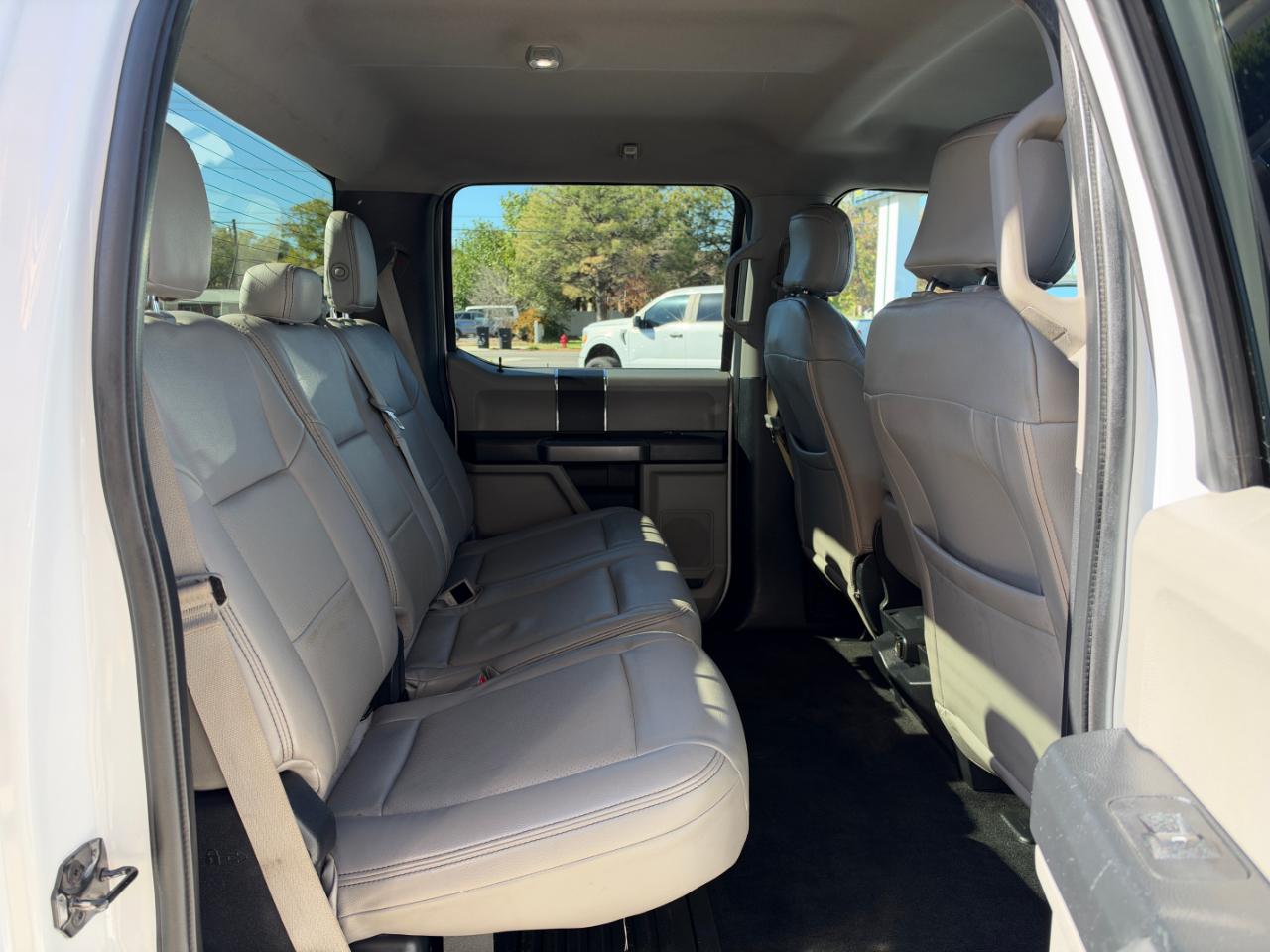 Ford Super Duty F-350 SRW XLT 4WD Crew Cab 8' Box 2017