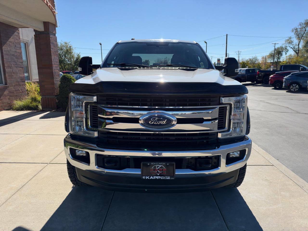 Ford Super Duty F-350 SRW XLT 4WD Crew Cab 8' Box 2017