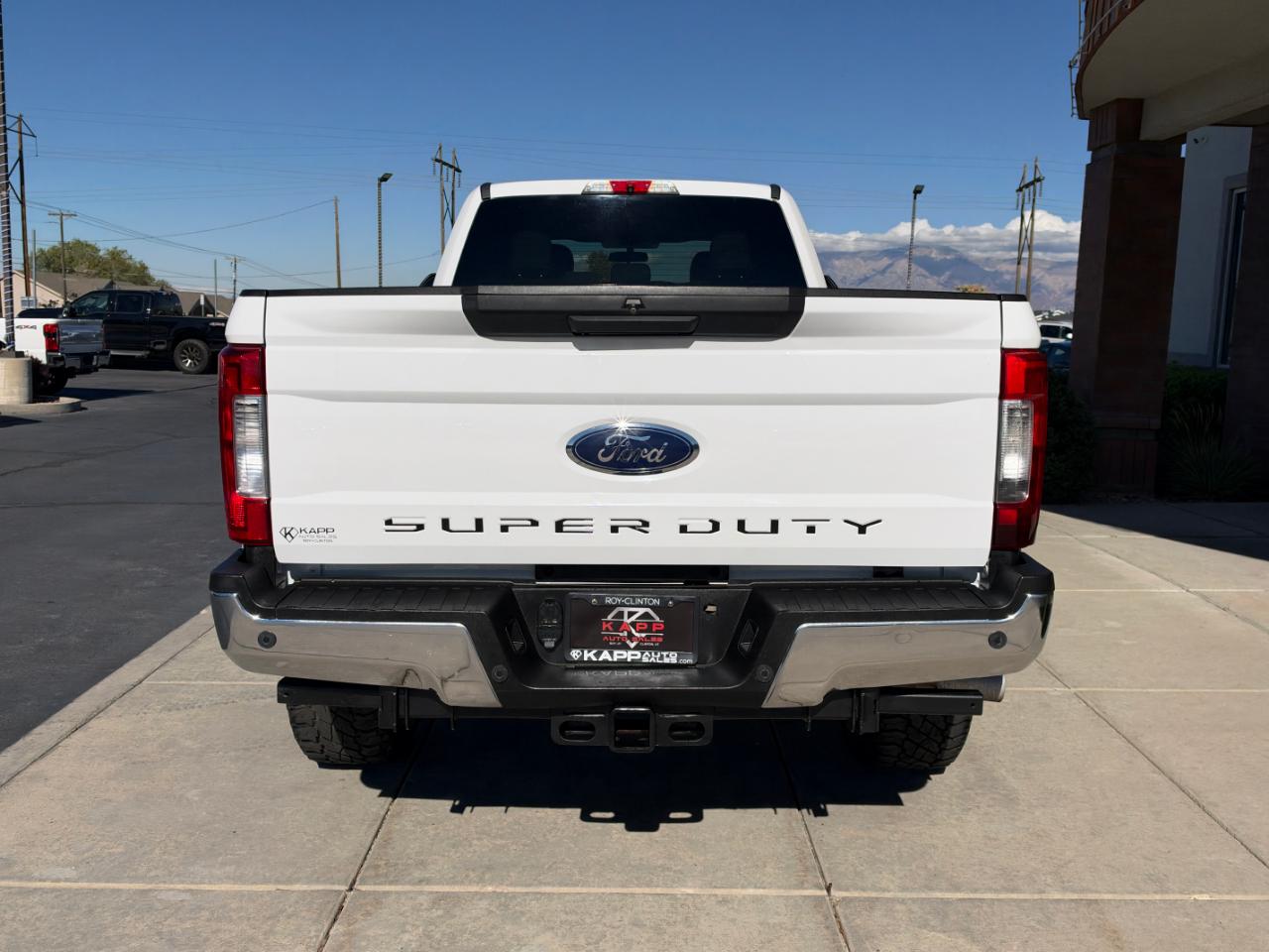 Ford Super Duty F-350 SRW XLT 4WD Crew Cab 8' Box 2017