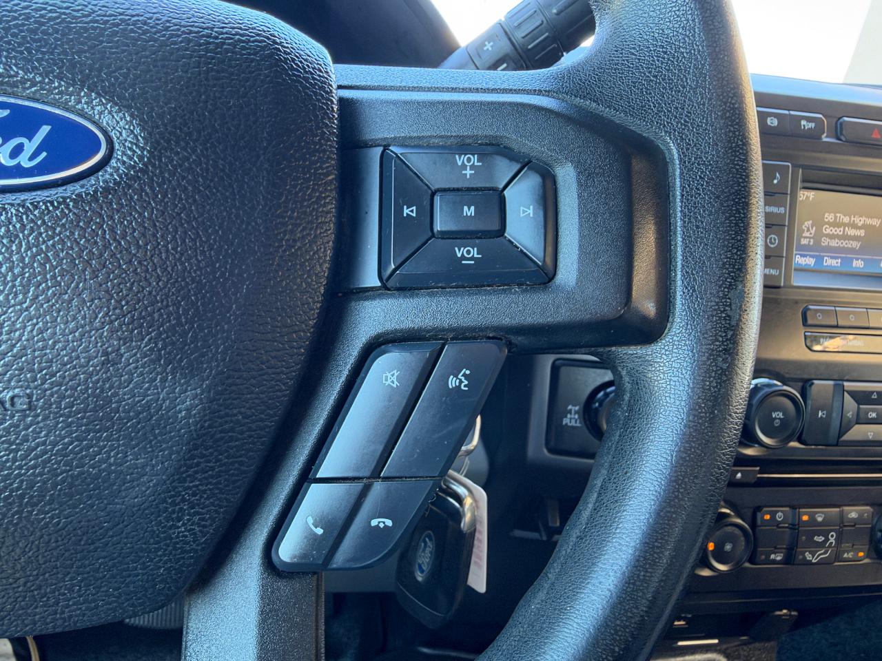 Ford Super Duty F-350 SRW XLT 4WD Crew Cab 8' Box 2017