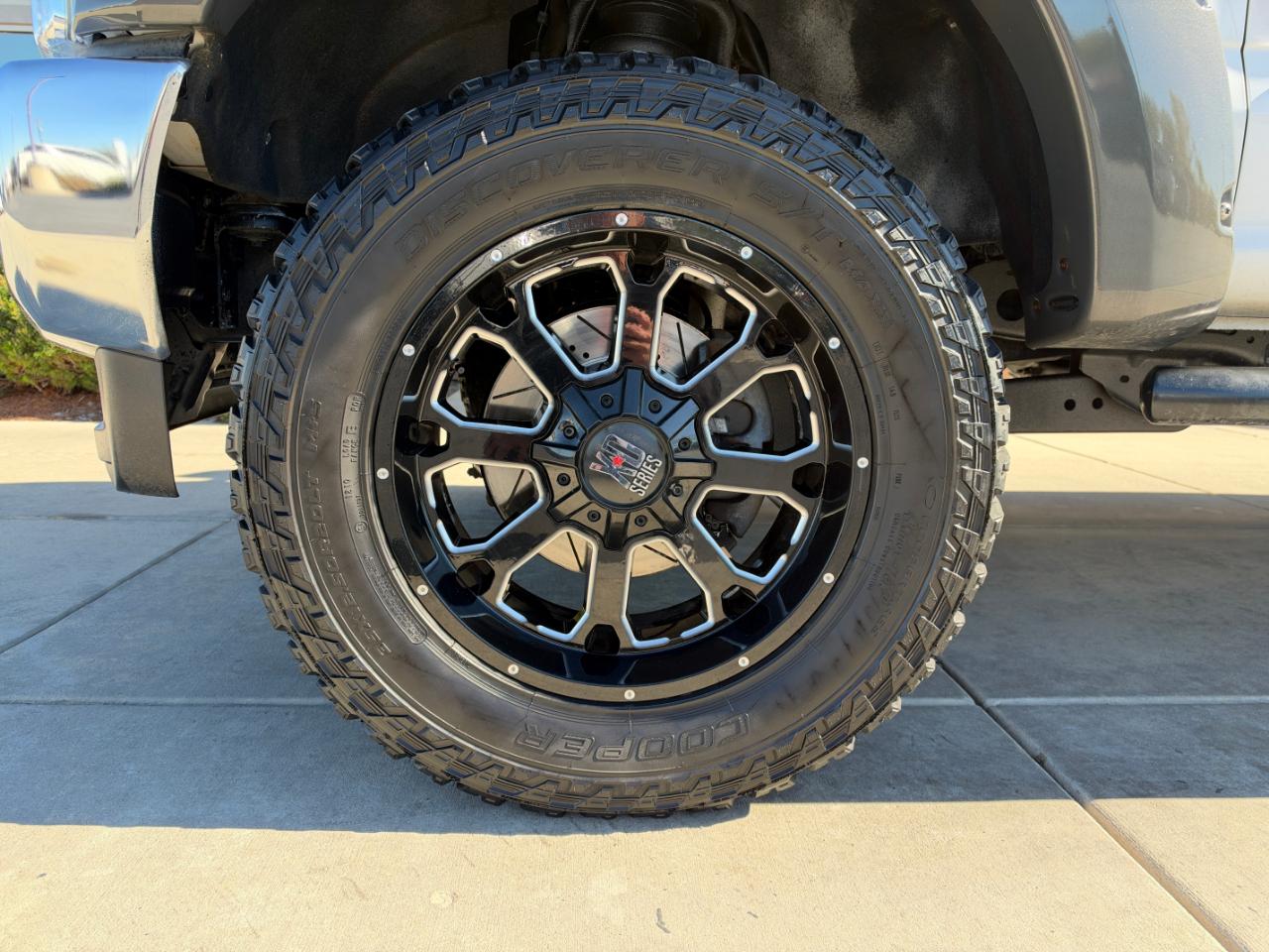 Ford Super Duty F-350 SRW XLT 4WD Crew Cab 8' Box 2017